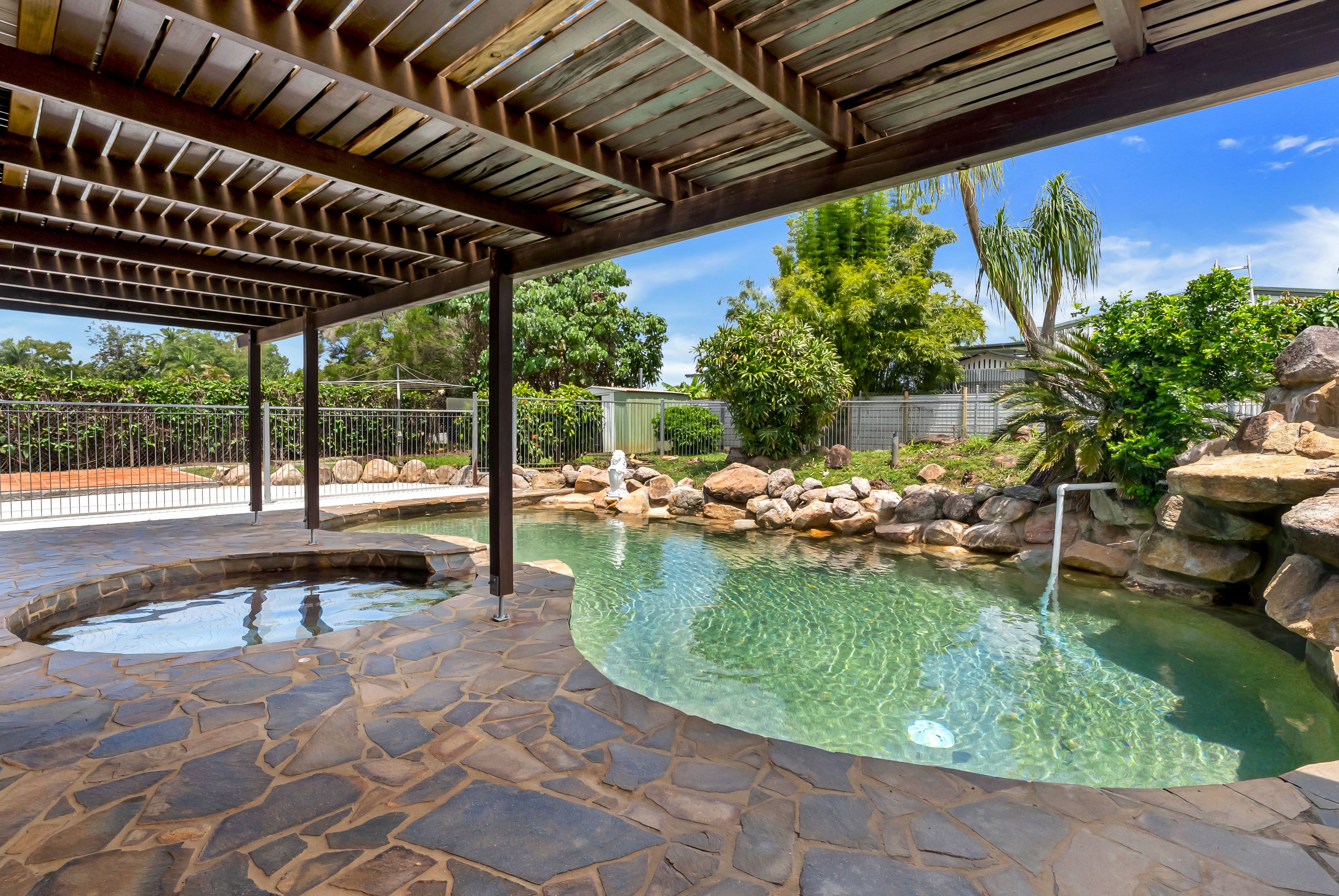 11 Leanne Close, Woree, QLD 4868