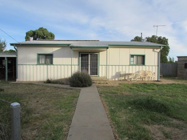 2 Railway Street