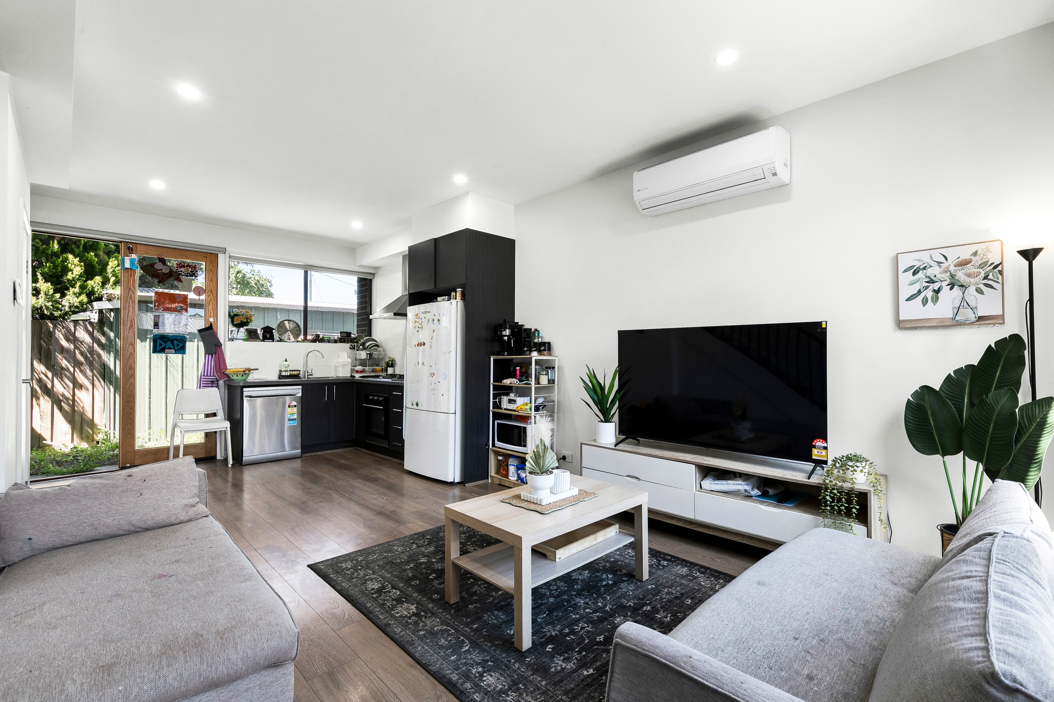 2/110 Waranga Crescent — photo 3 of 12