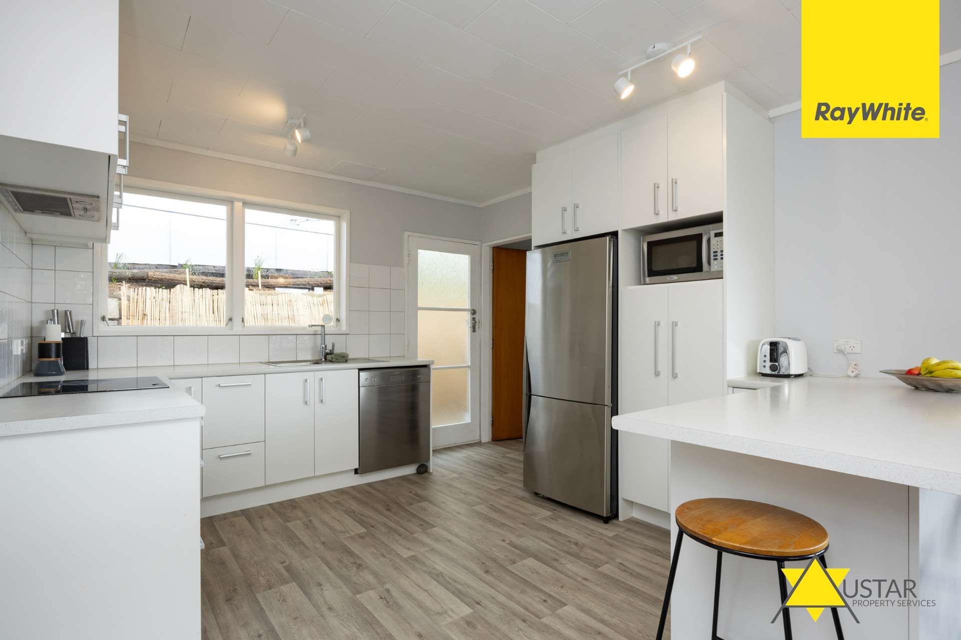 90 Seaview Road photo 3