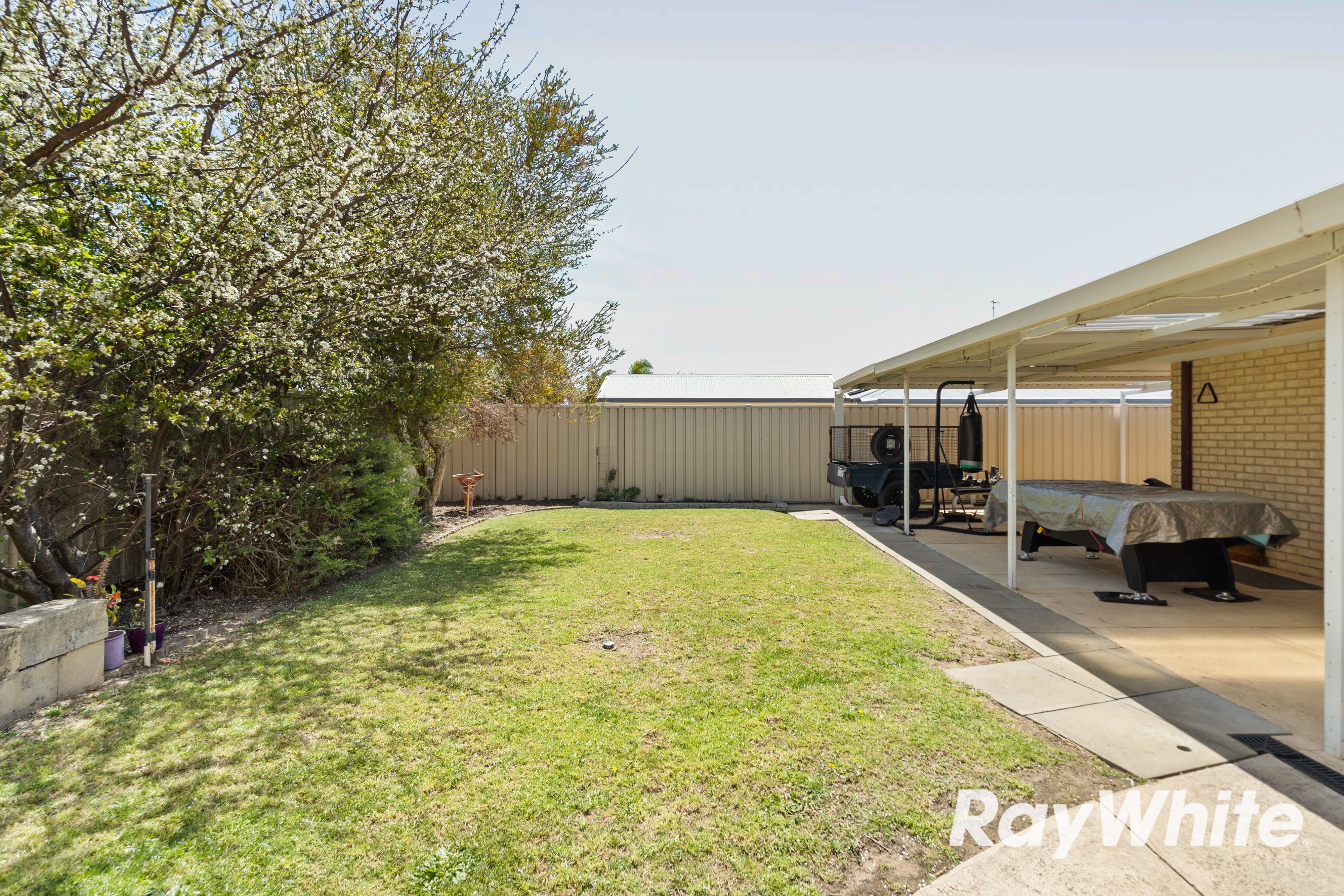 14 Moreton Crescent — photo 14 of 17