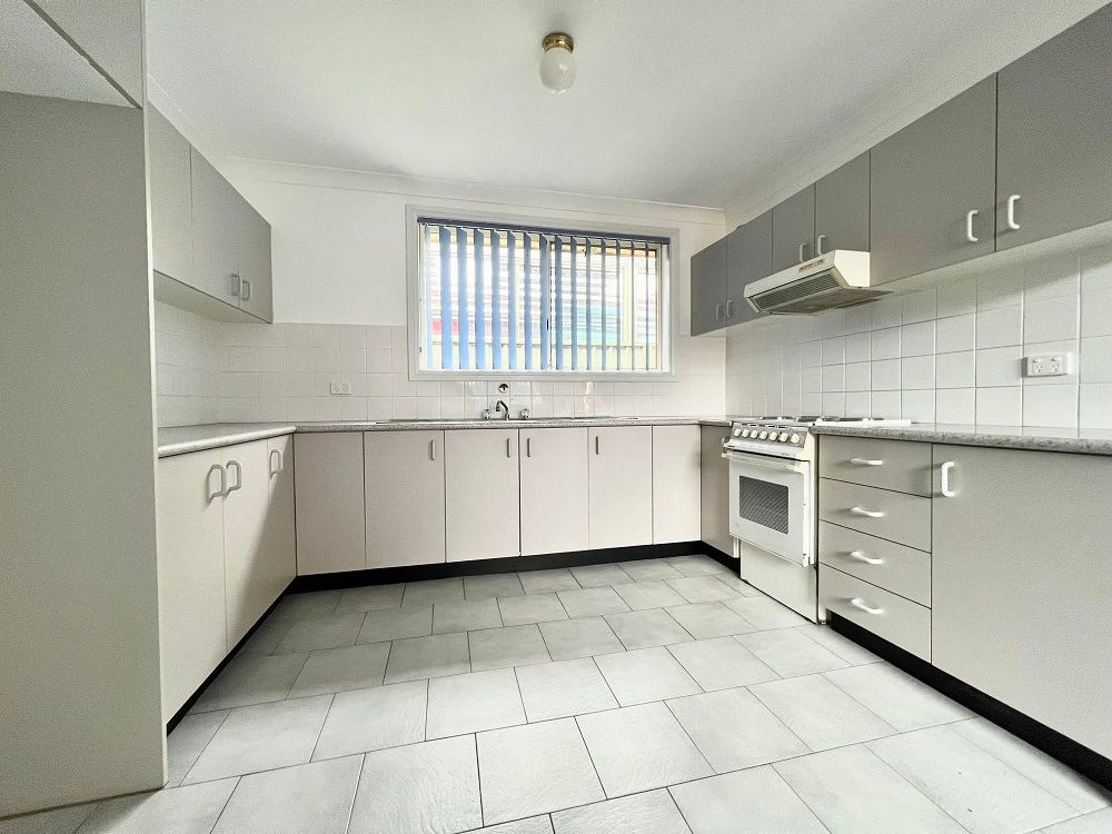 11a Crommelin Crescent, St Helens Park, NSW 2560