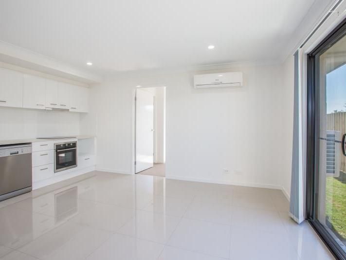 2/34 Azure Street, Rosewood, QLD 4340