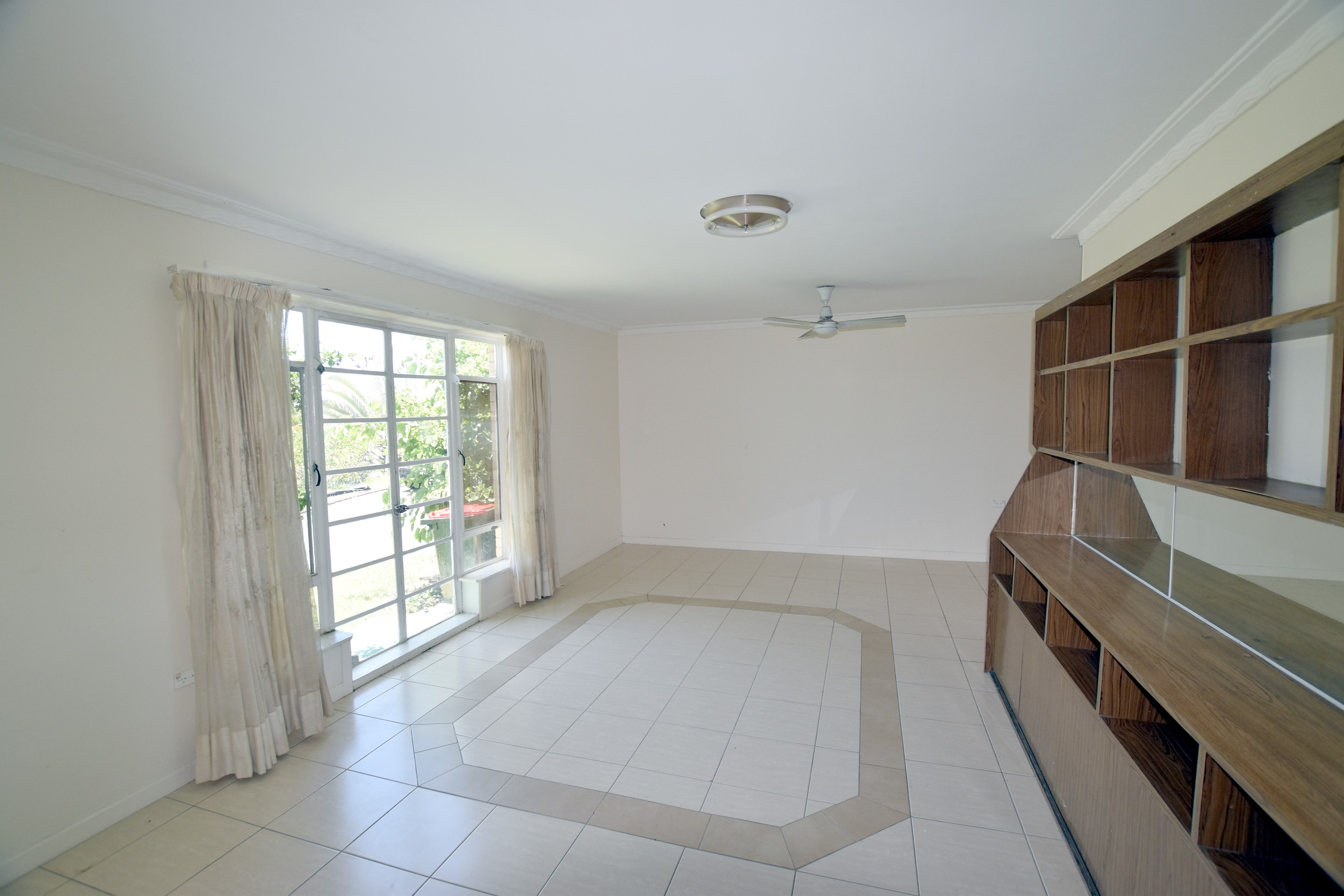 27 Shaw Street, New Auckland, QLD 4680