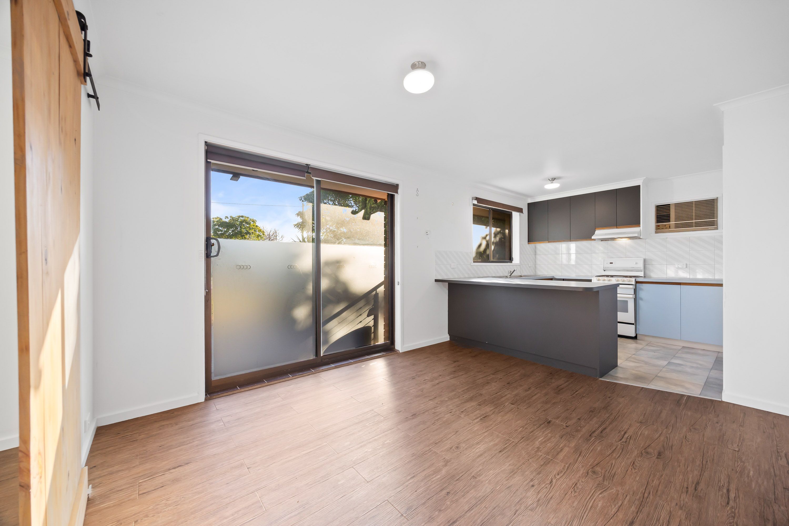2/42 Barkly Street — photo 3 of 12