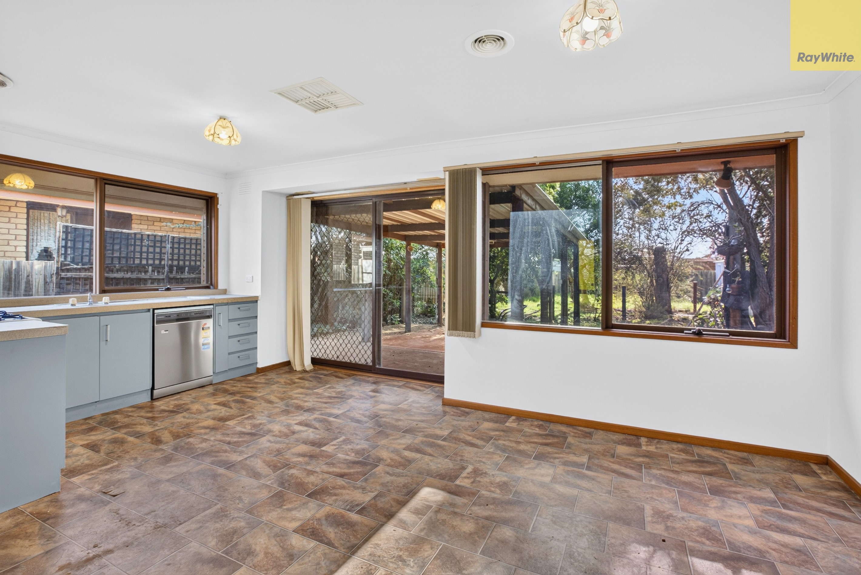15 Sturt Road, Melton South, VIC 3338