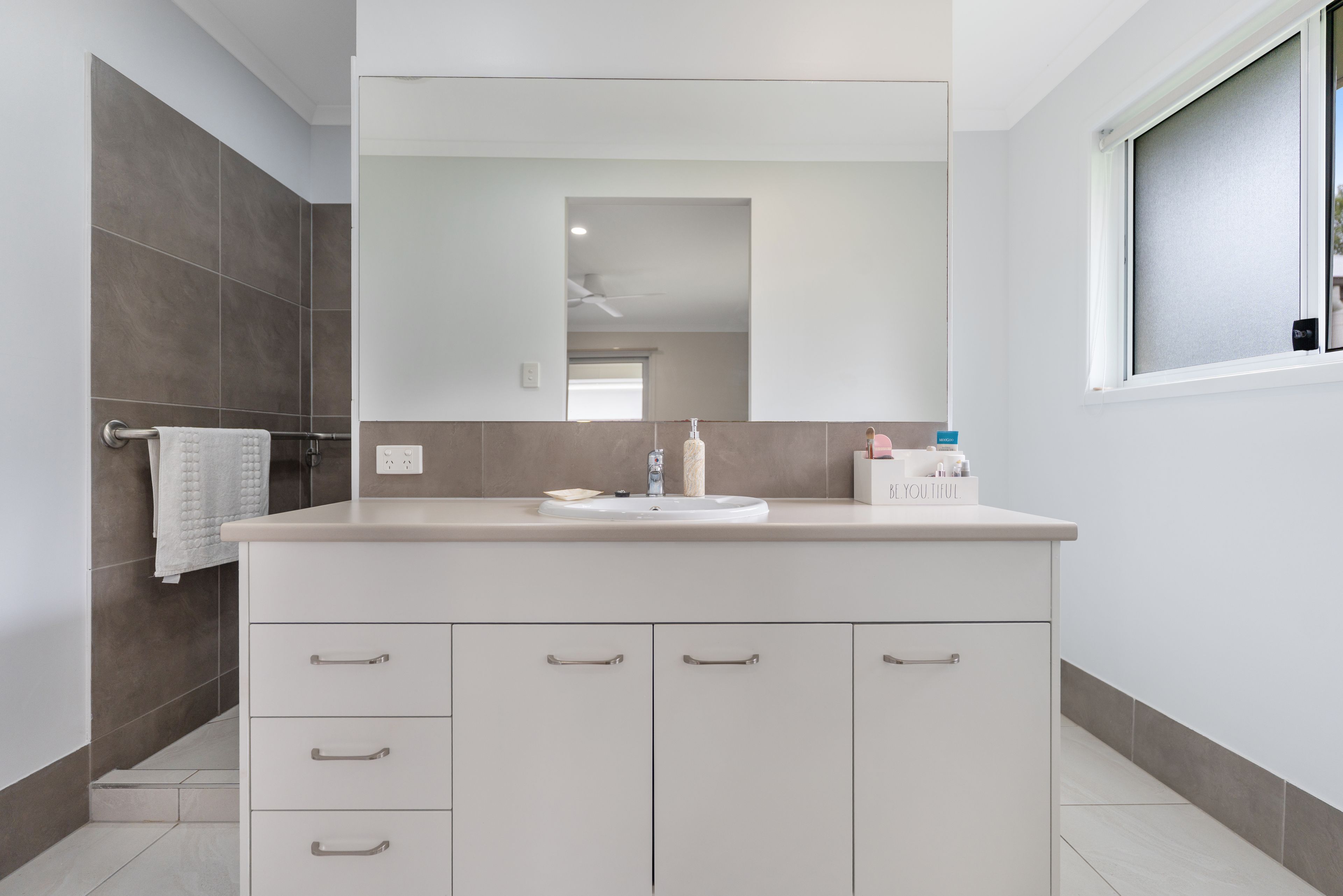 95 Lakeside Crescent — photo 7 of 15