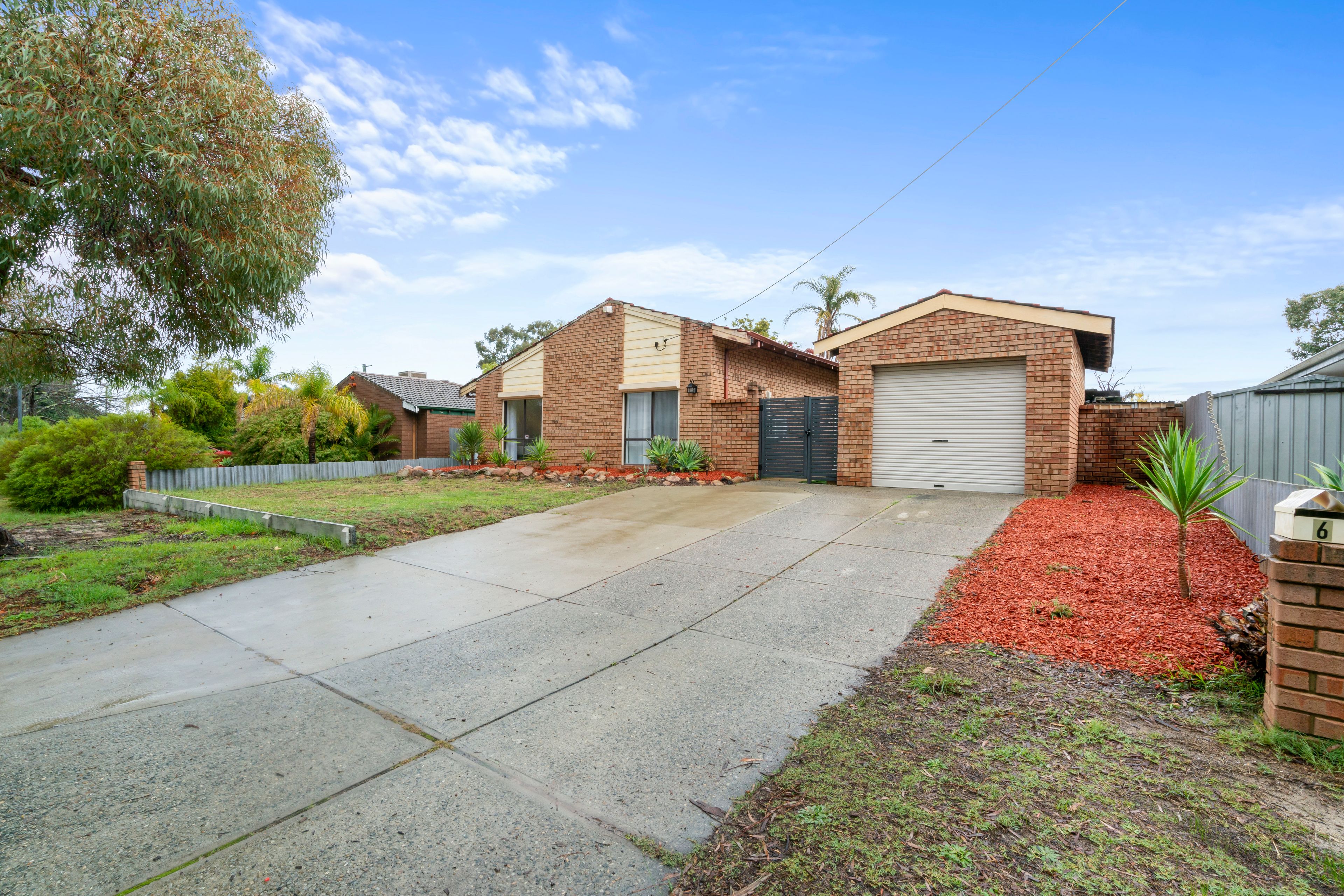 6 Greenway Avenue, Thornlie WA 6108