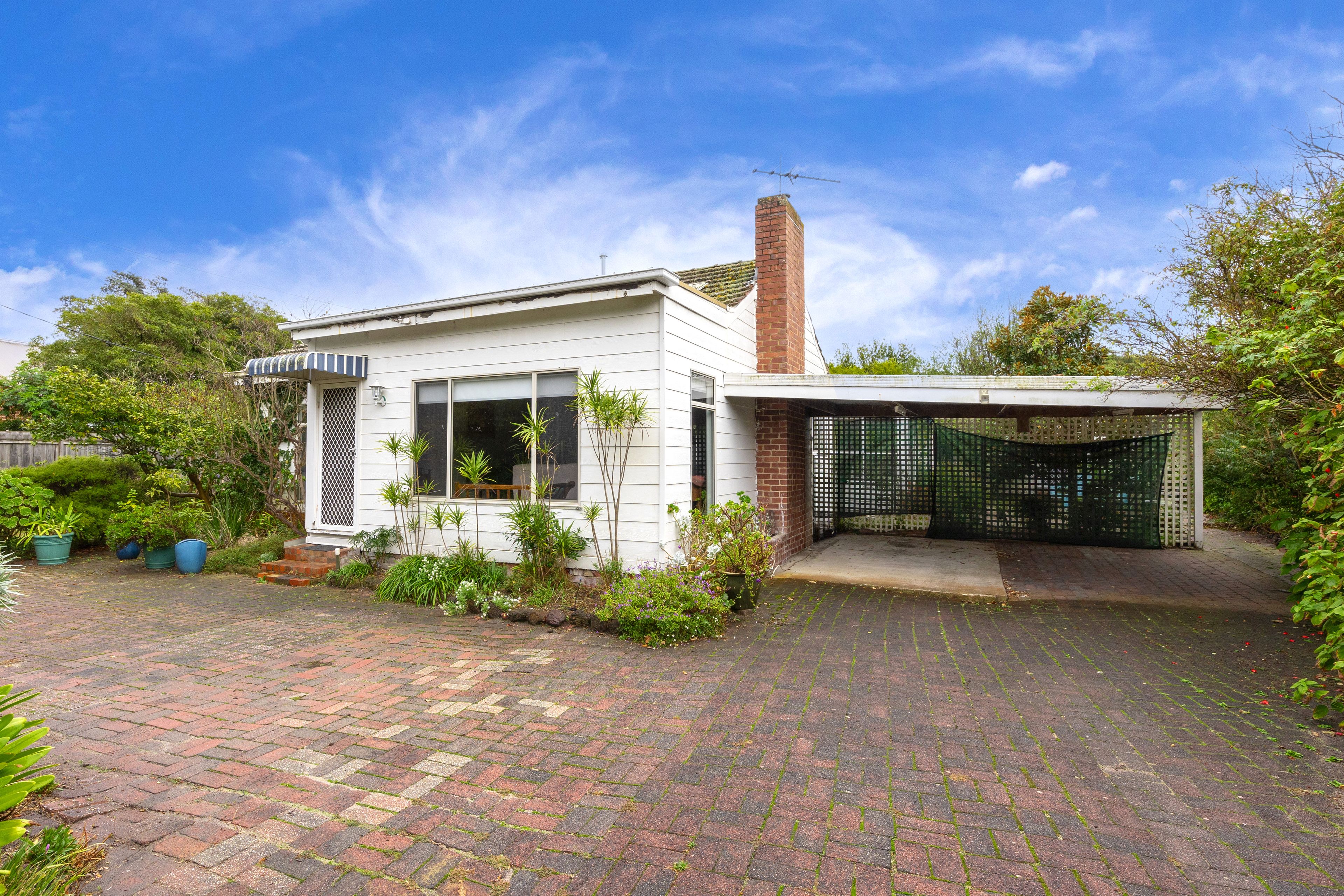 10 Cairns Avenue, Rosebud VIC 3939