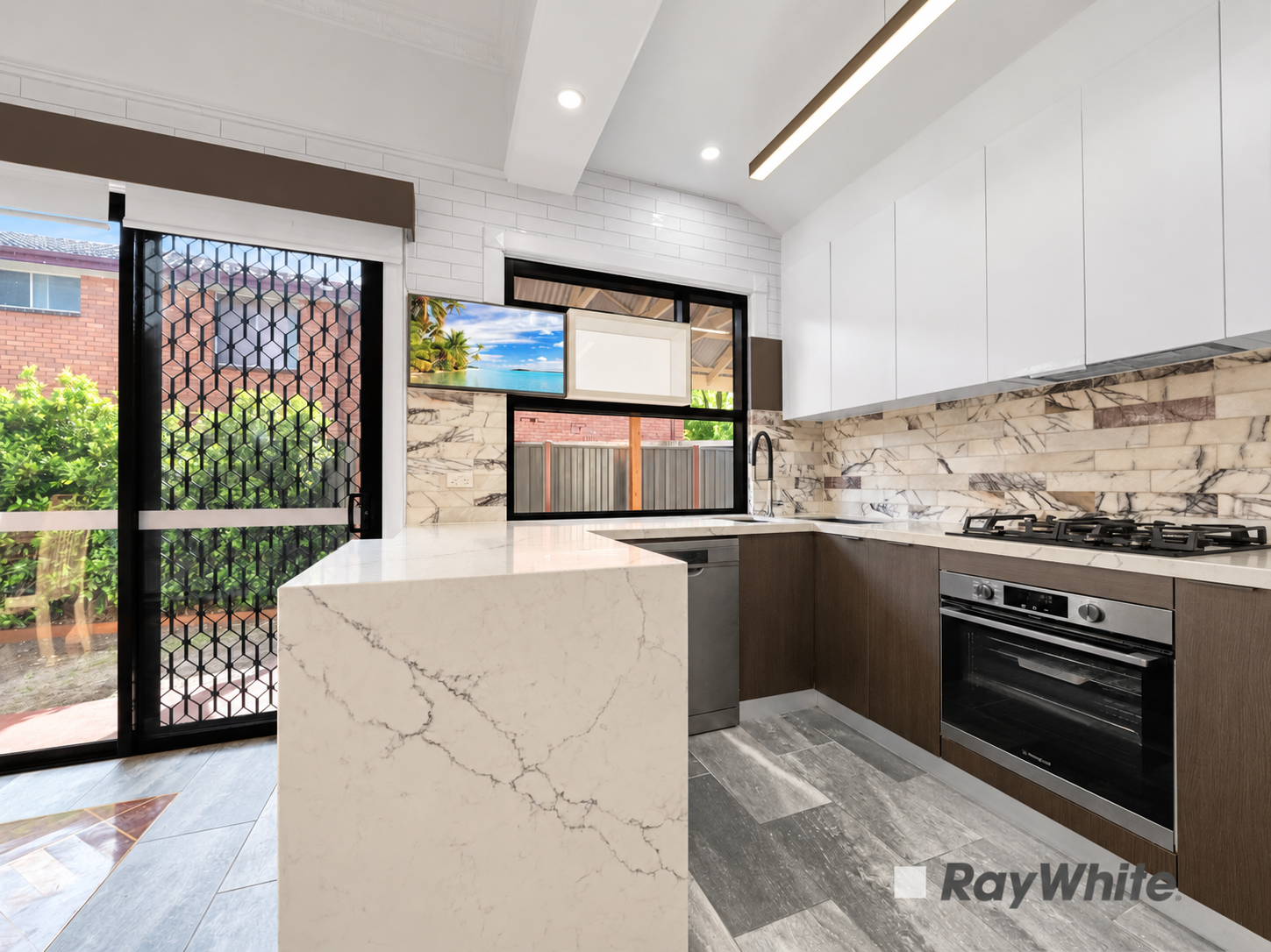 27 Hemmings Street — photo 7 of 28