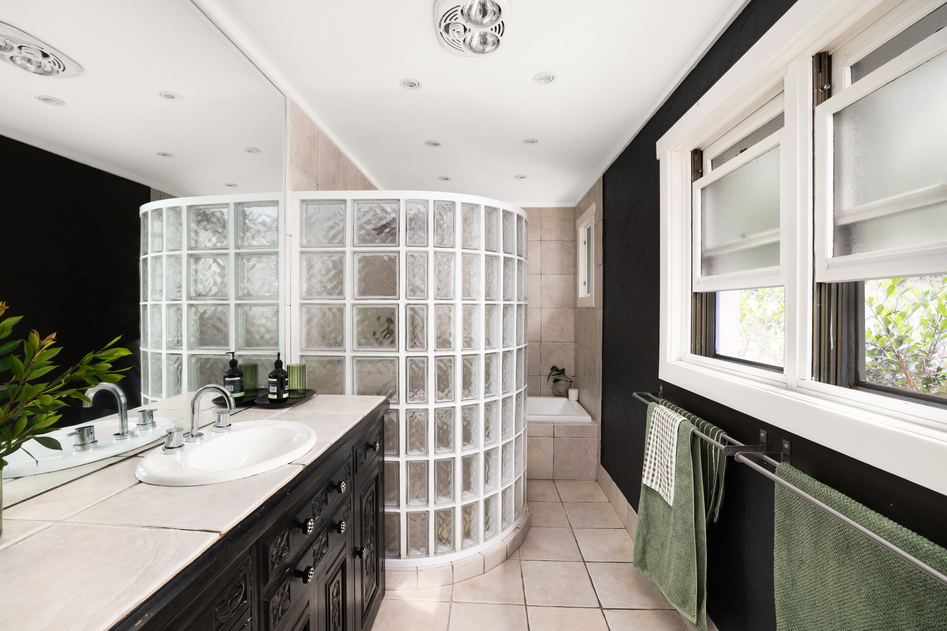 12-16 Gullies Road — photo 8 of 16