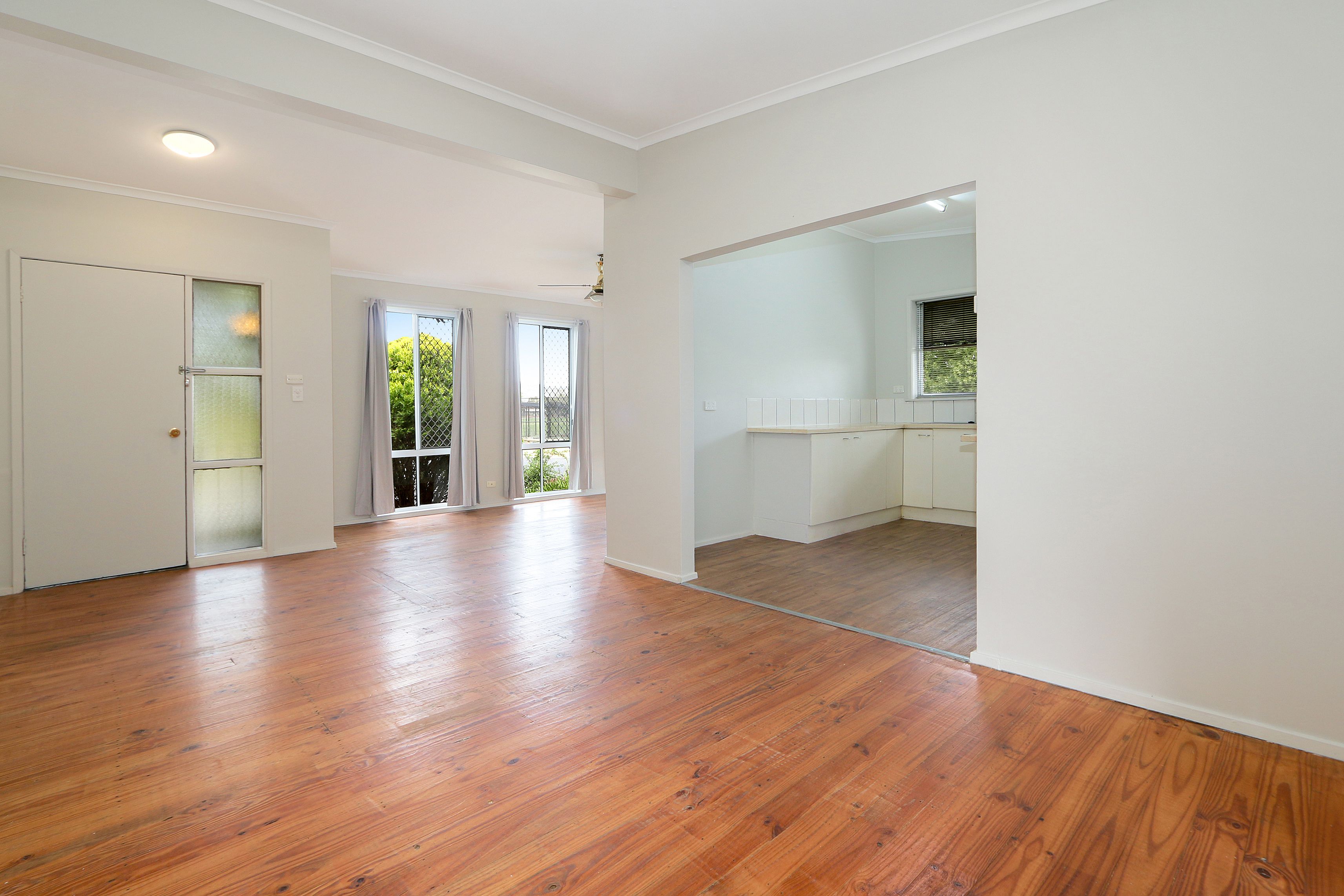 24 Dalgleish Street — photo 2 of 10