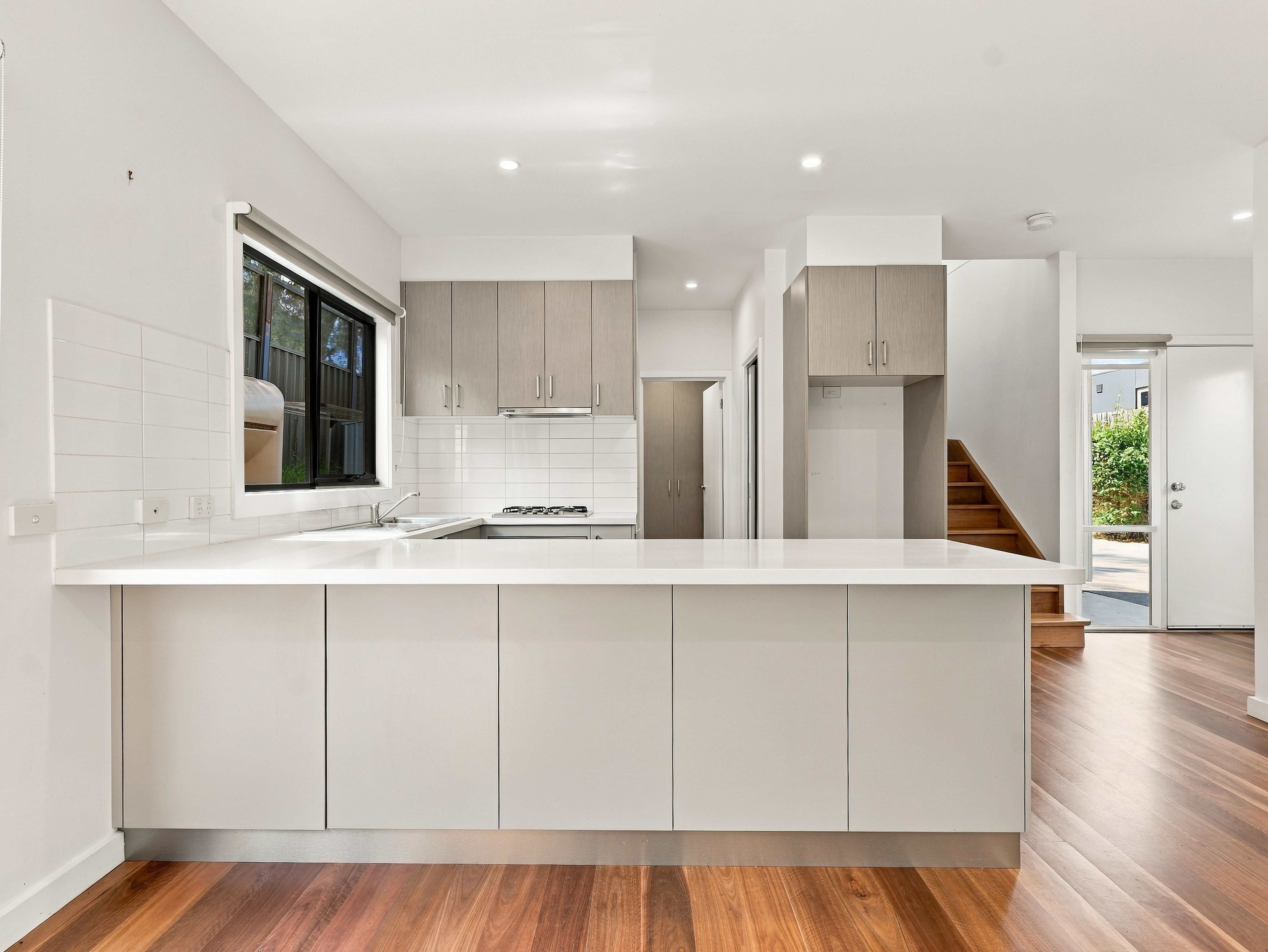 3/9 Watergum Court — photo 5 of 20