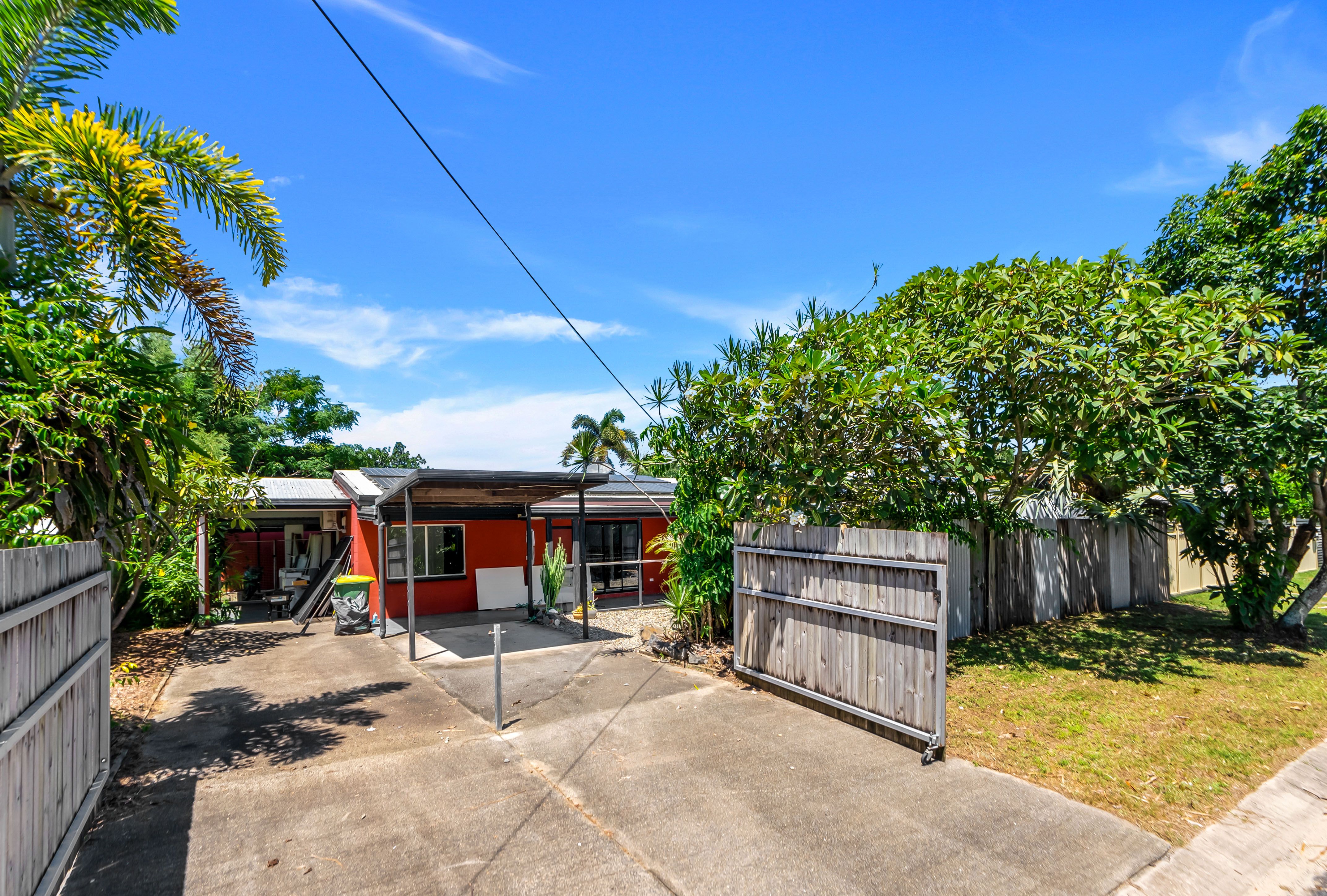 3 Salwood Close, Holloways Beach, QLD 4878