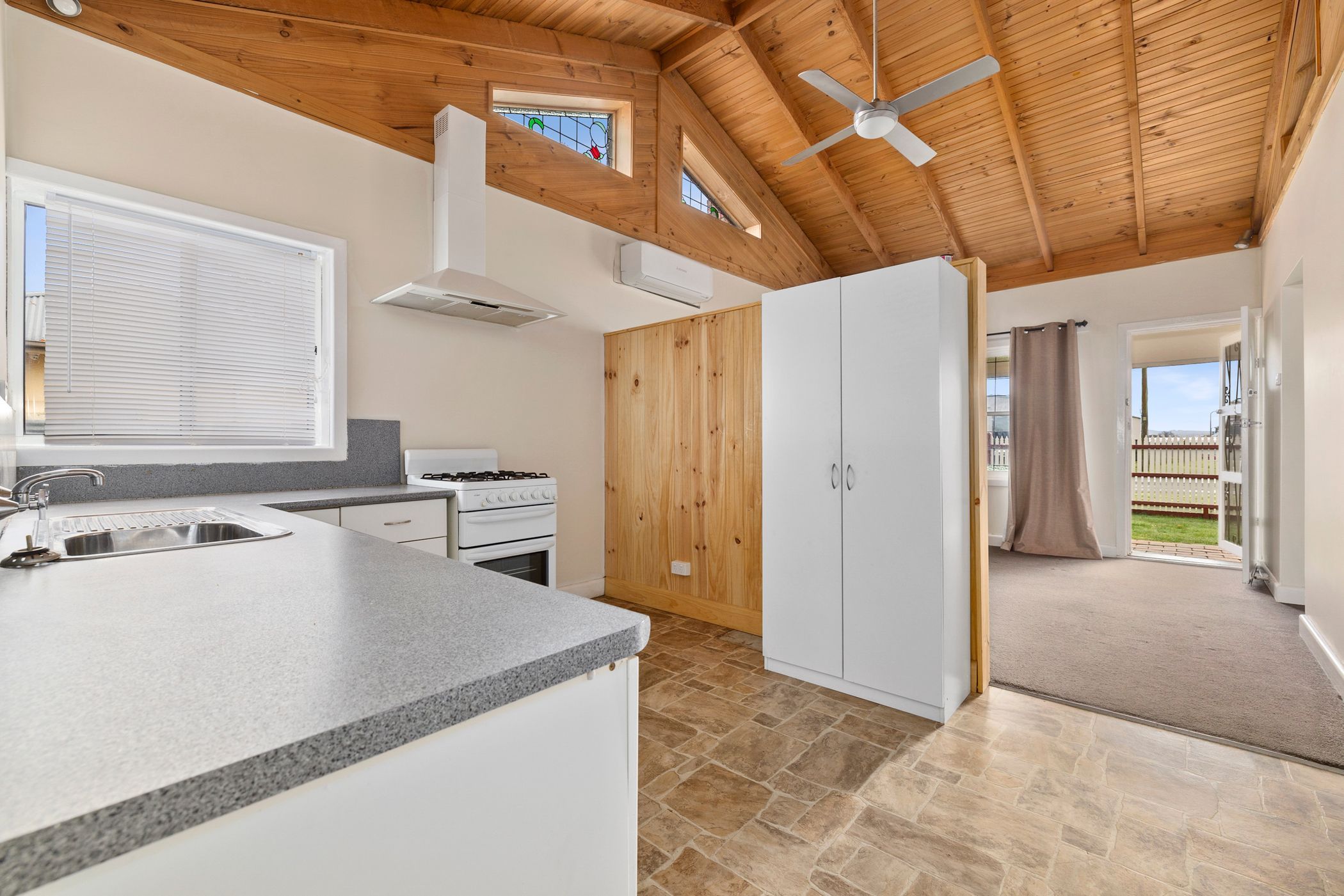 120 Elsworth Street East — photo 3 of 6