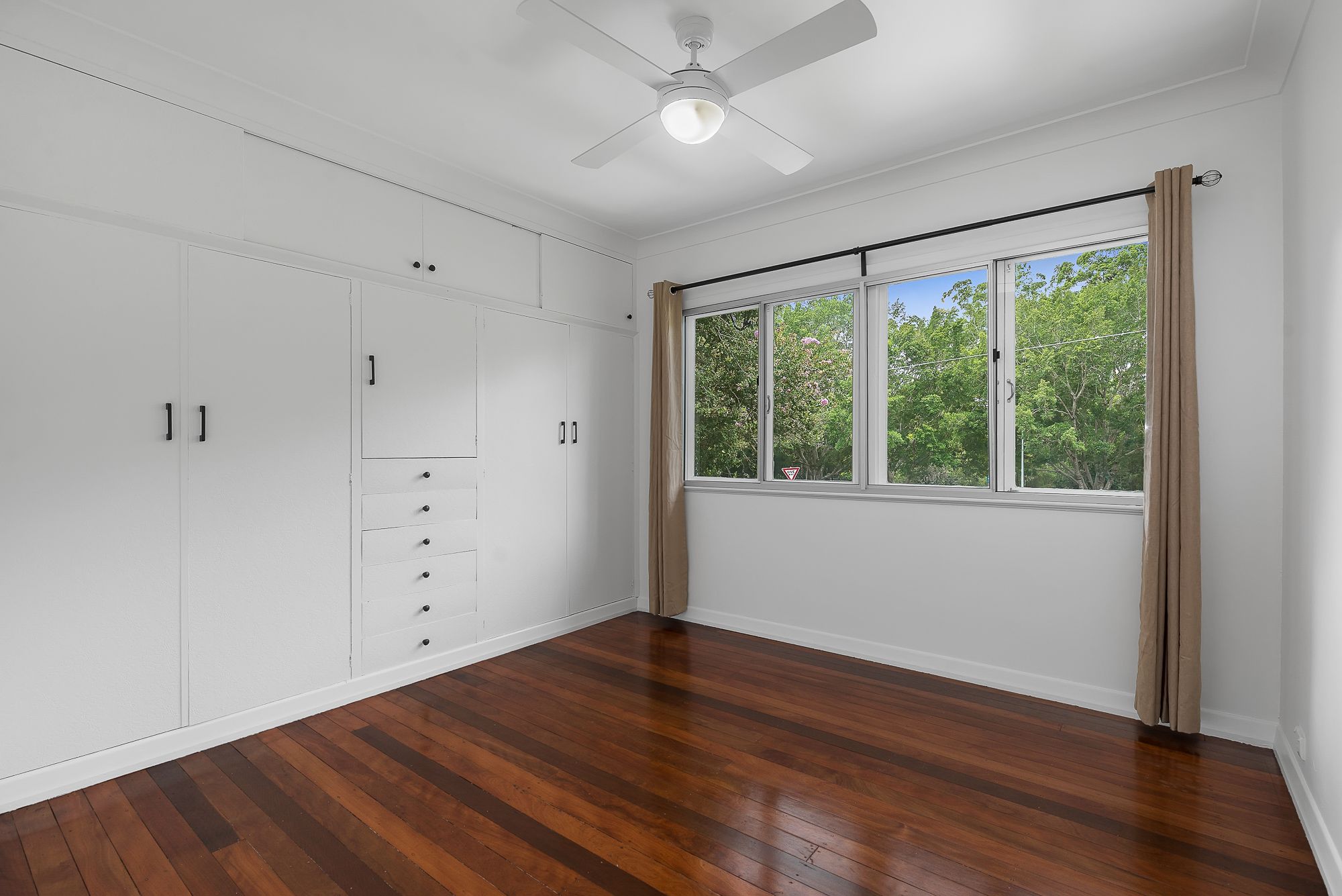 653 Moggill Road — photo 7 of 9