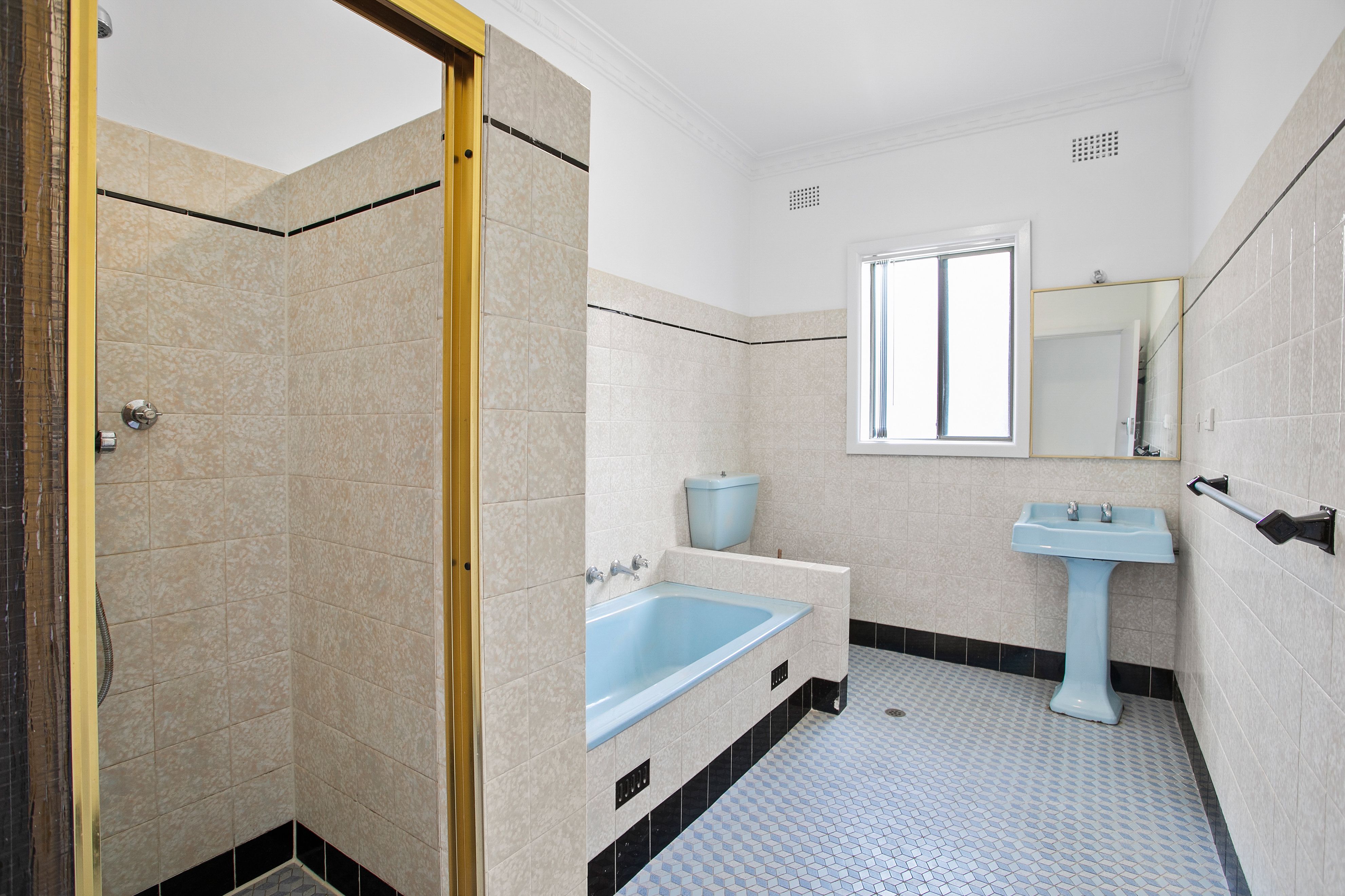 12a/Lee Street — photo 3 of 6