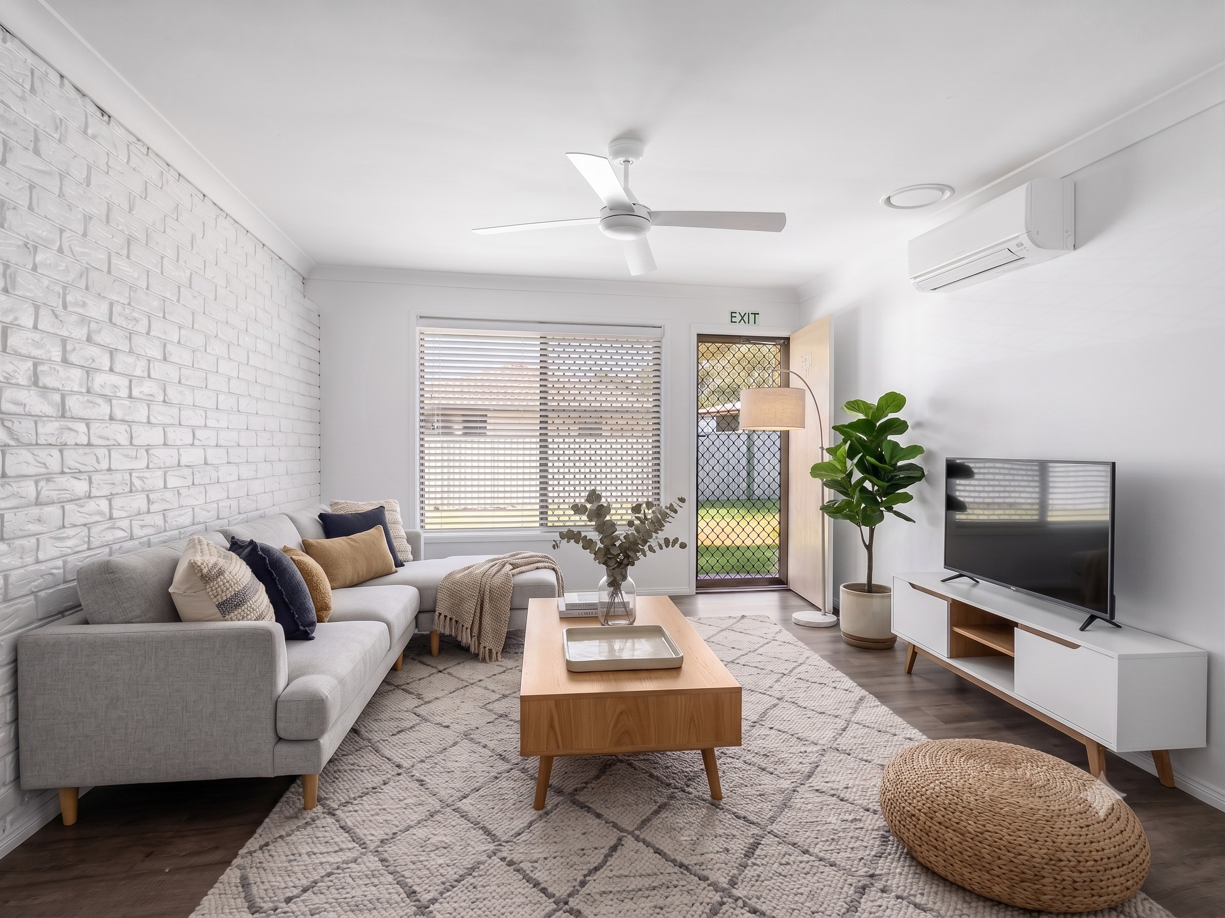 1 & 2/5 Grove Crescent, Beachmere, QLD 4510