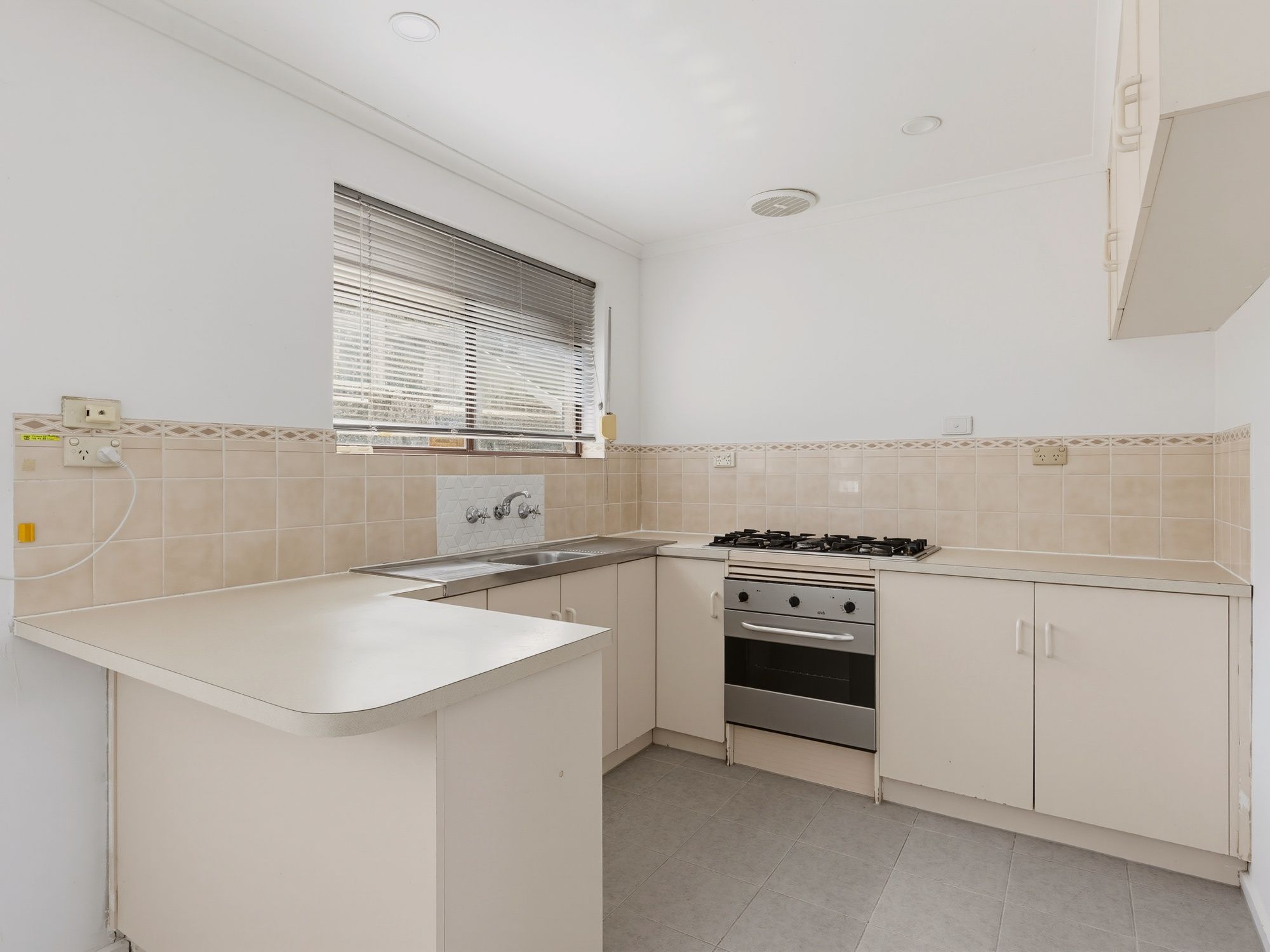 4 Morphett Court — photo 9 of 16