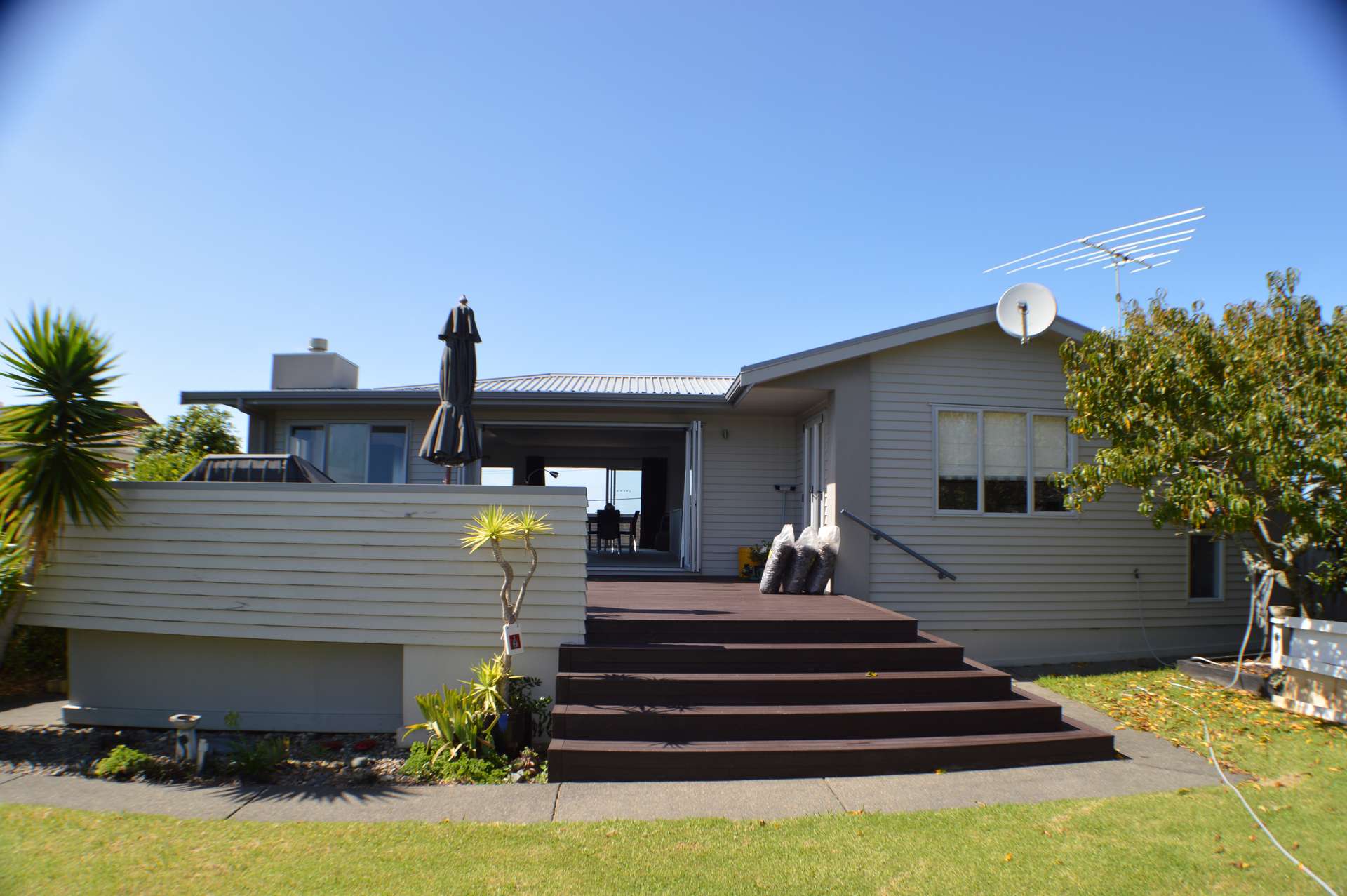 1066 Whangaparaoa Road photo 1