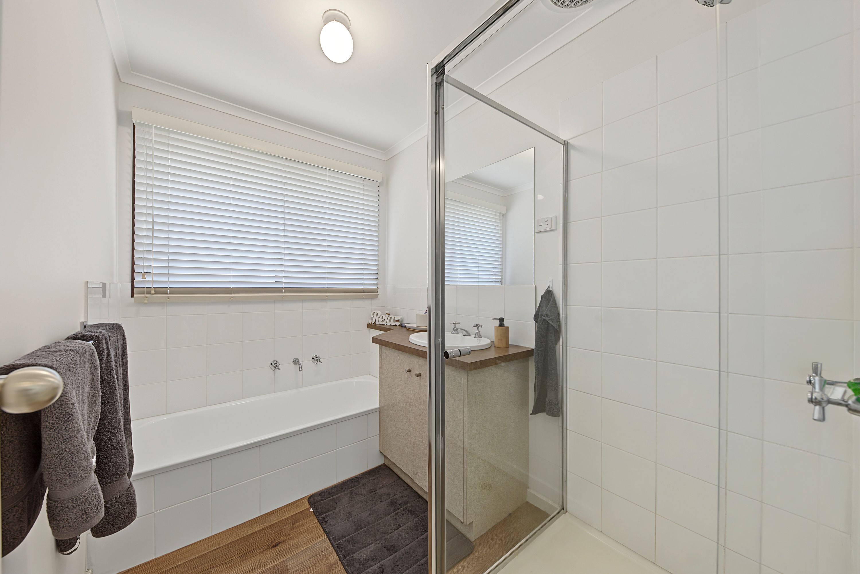 2/11 Acacia Court — photo 3 of 17