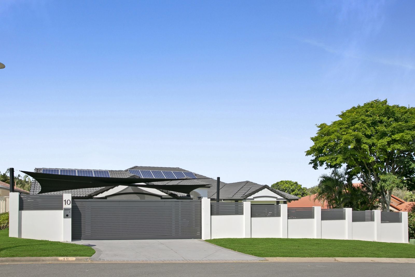 10 Nottinghill Gate Drive, Arundel QLD 4214