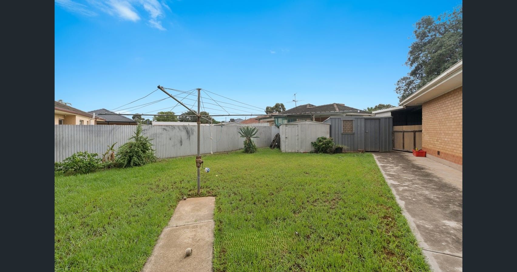 4 Bronwyn Crescent — photo 11 of 16