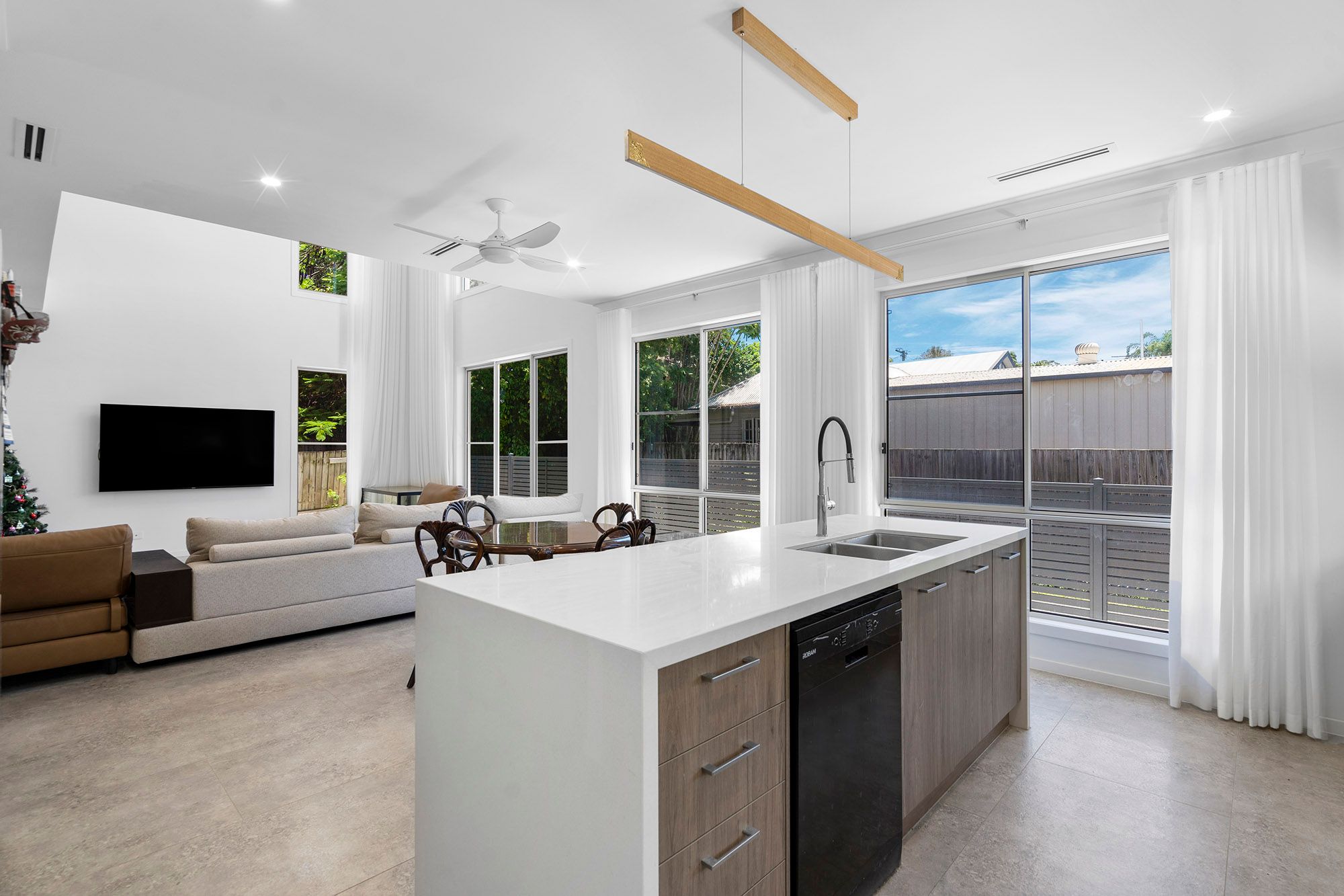 42 Cavillon Street, Holland Park, QLD 4121