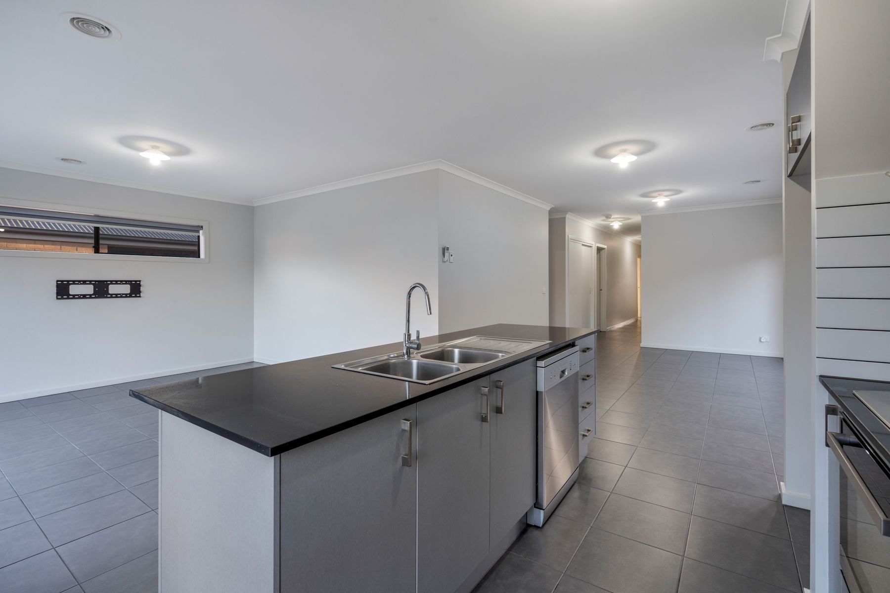 6 Feodora Street — photo 3 of 20