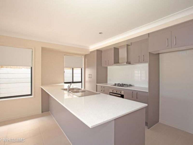 11 Angahook Crescent, Upper Coomera, QLD 4209