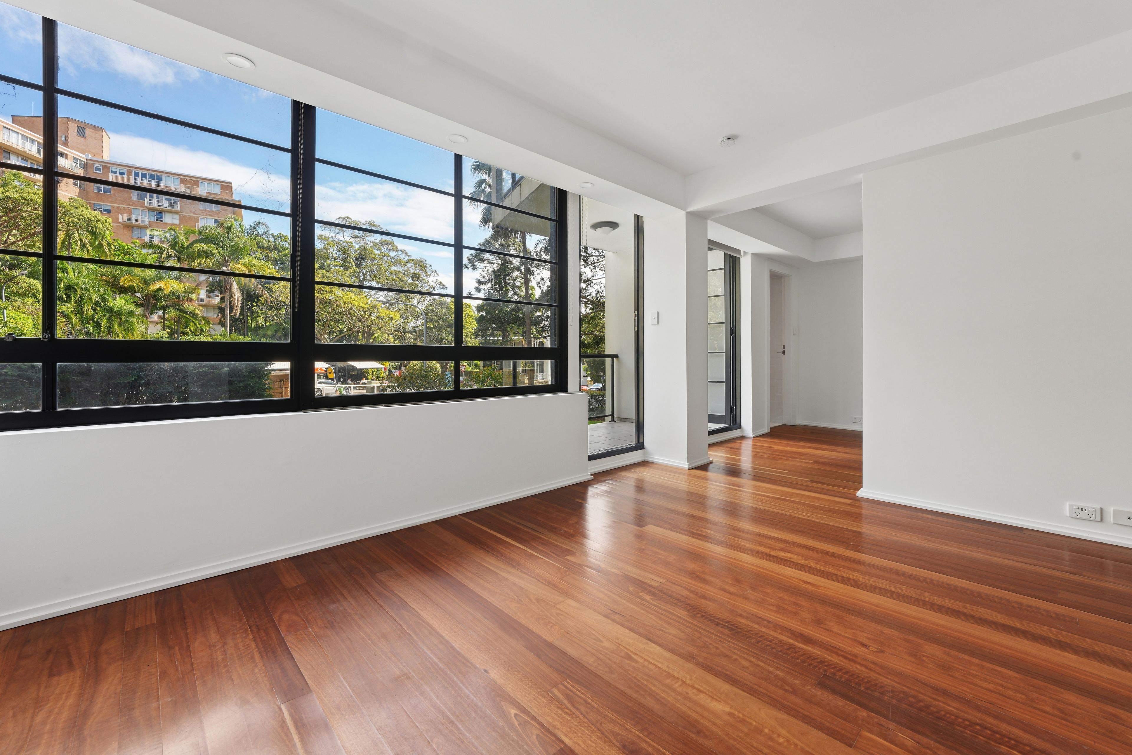 2/107 Darling Point Road — photo 3 of 11