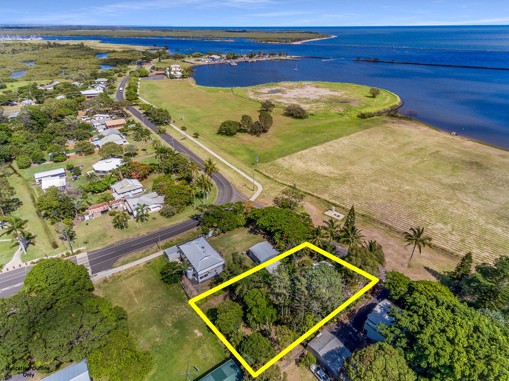 6 Harbour Esplanade, Burnett Heads, QLD 4670