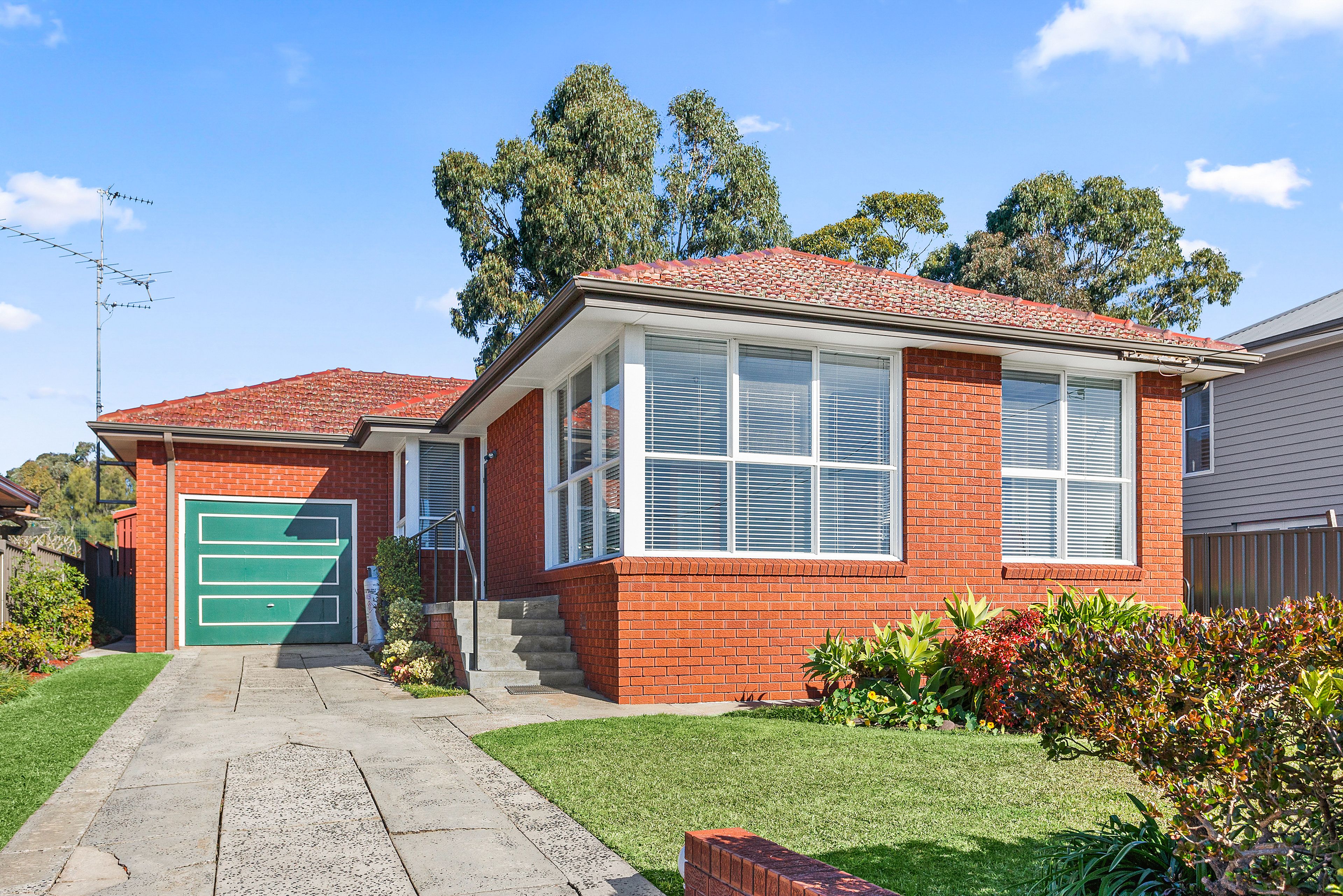 28 The Esplanade, Oak Flats, NSW 2529