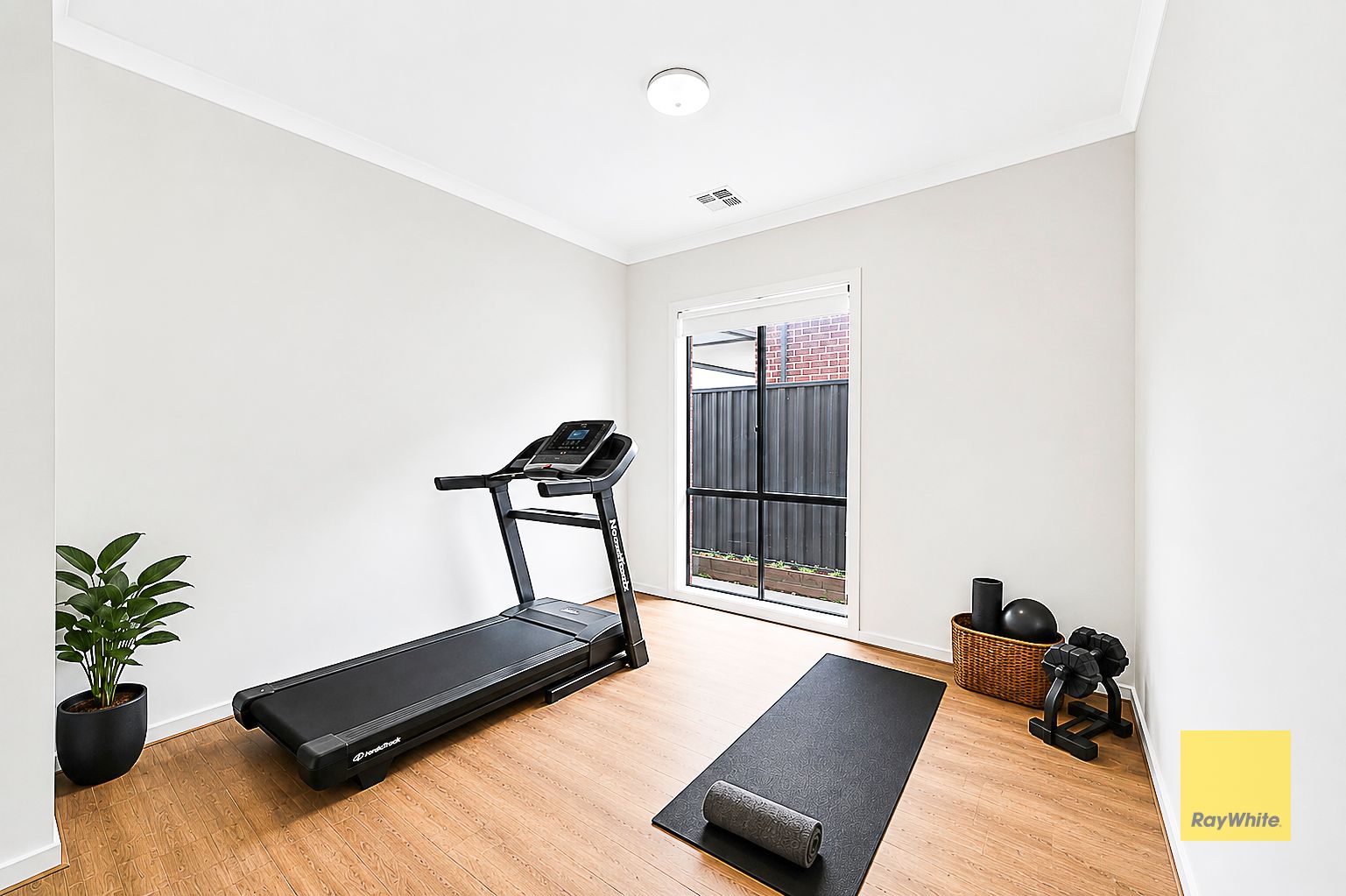 24 Saltaire Drive — photo 3 of 29