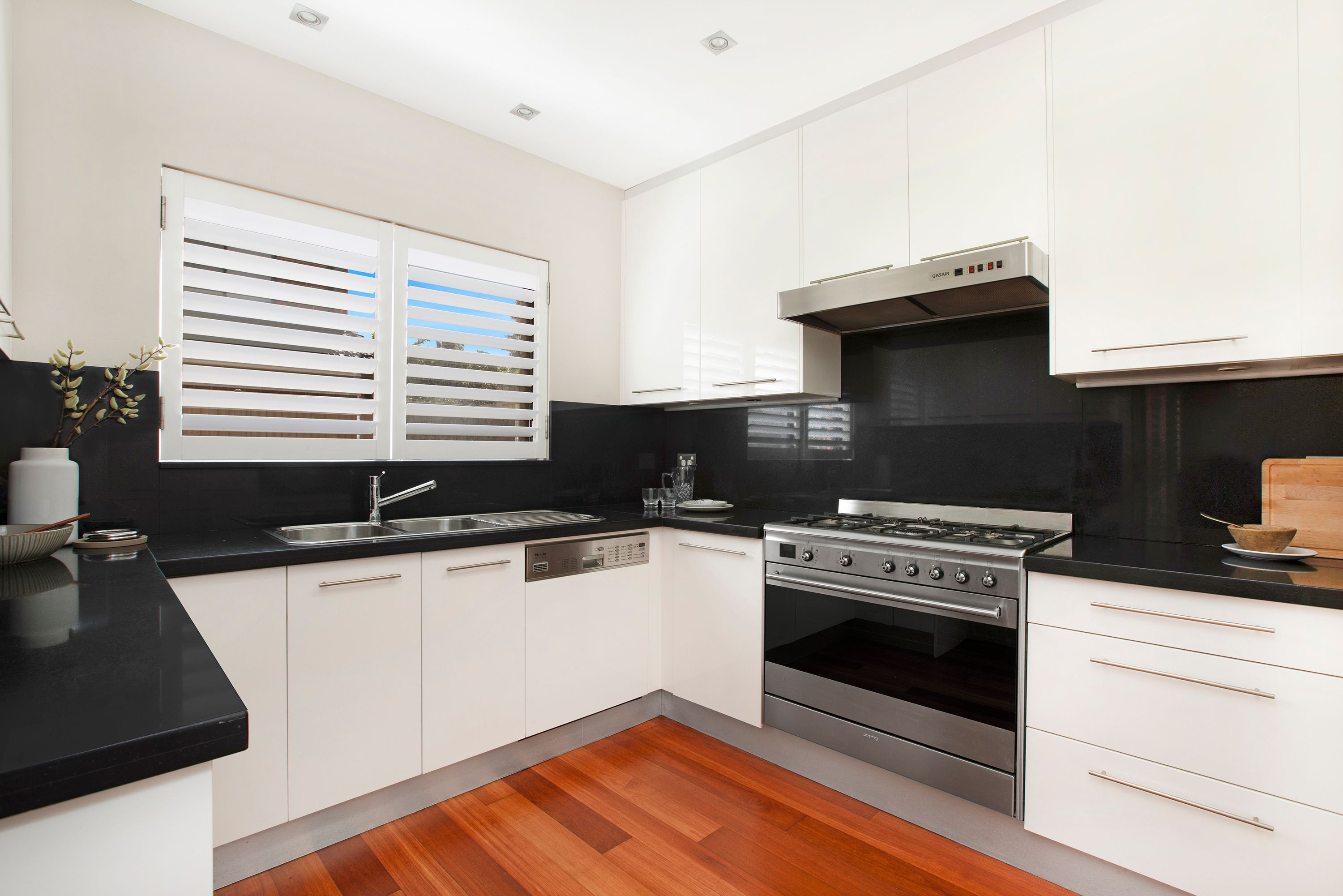 1 CAREY Street — photo 3 of 10