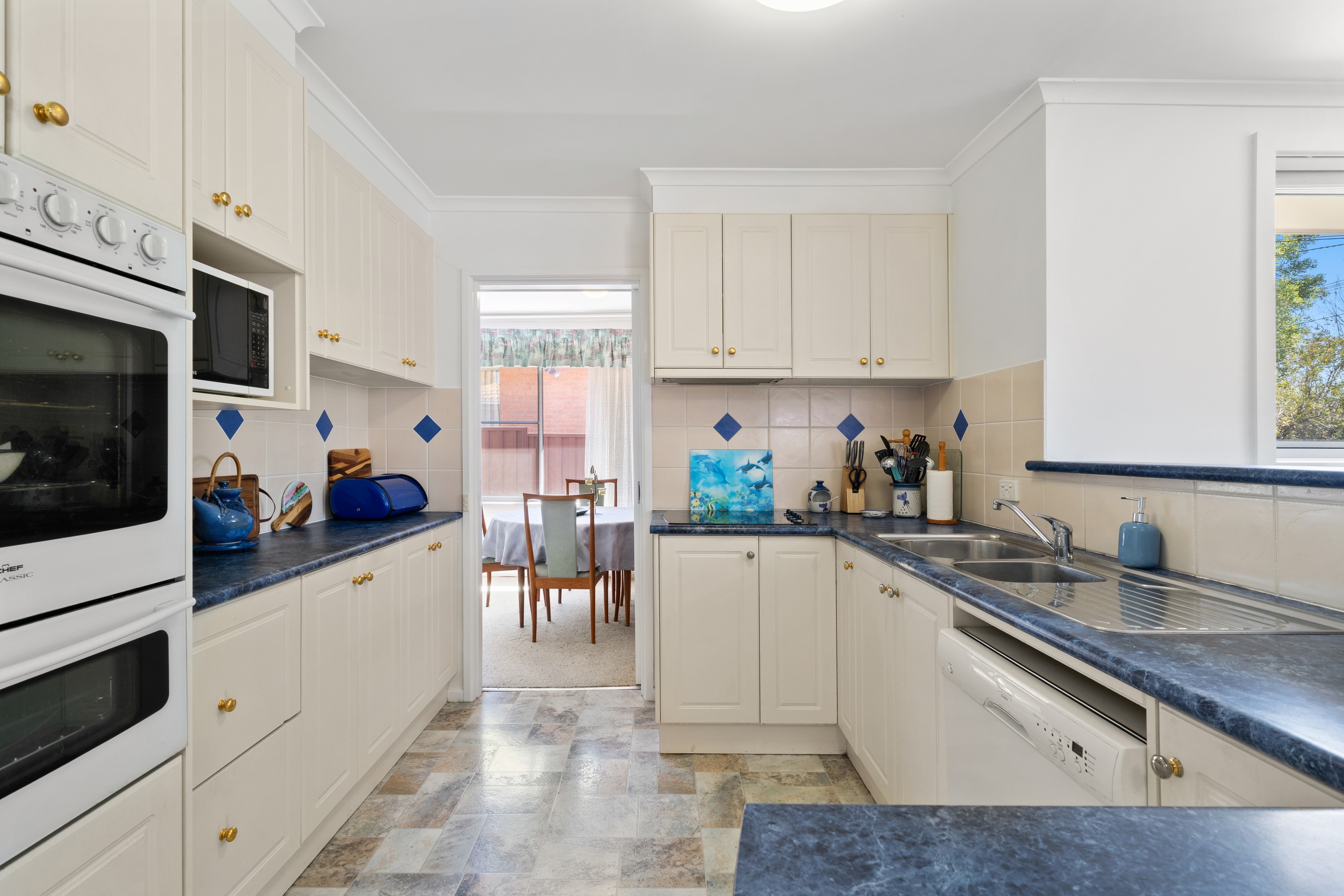 22 Dixon Drive, Holder, ACT 2611