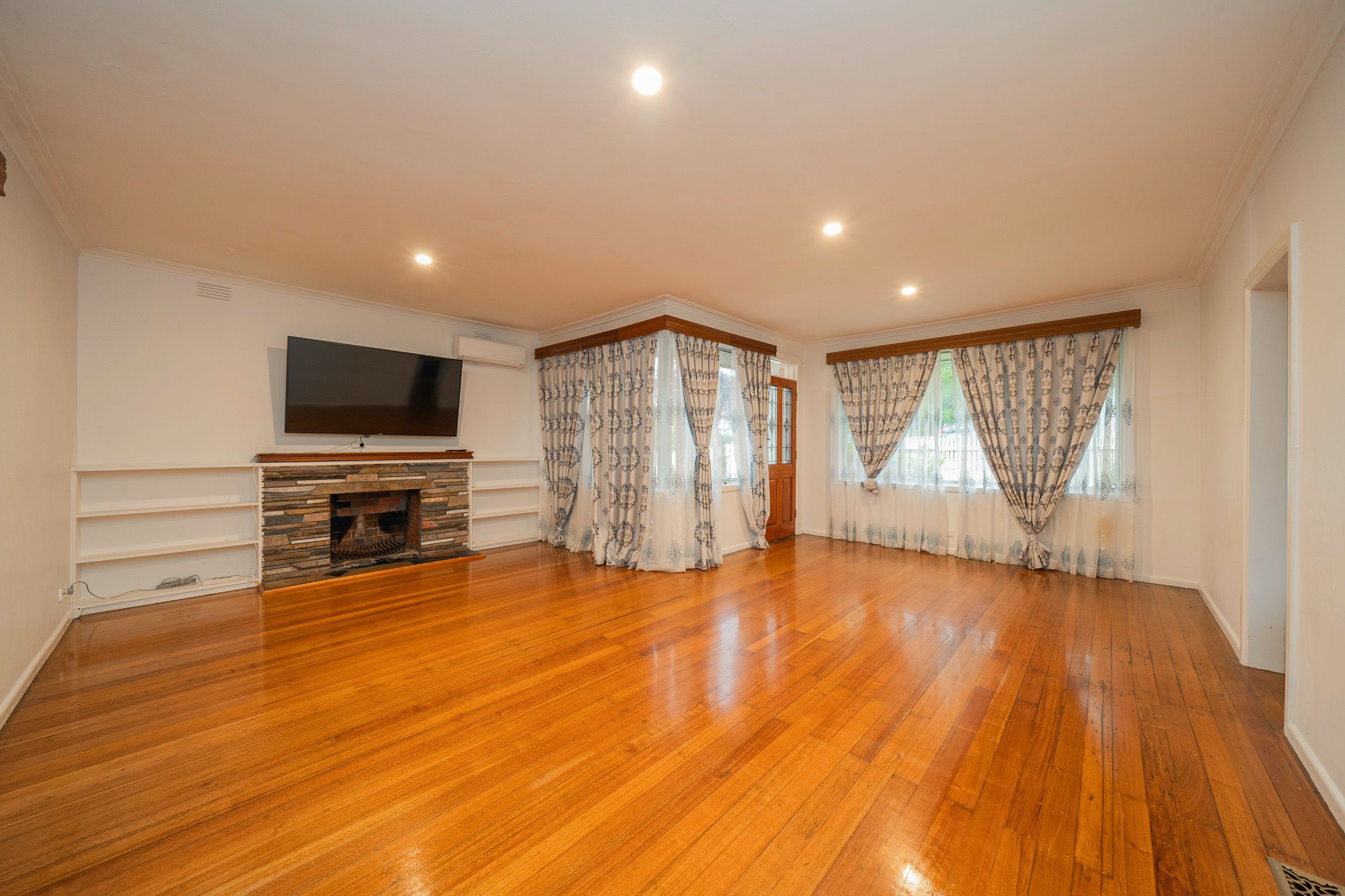 37 Lorraine Drive, Burwood East, VIC 3151