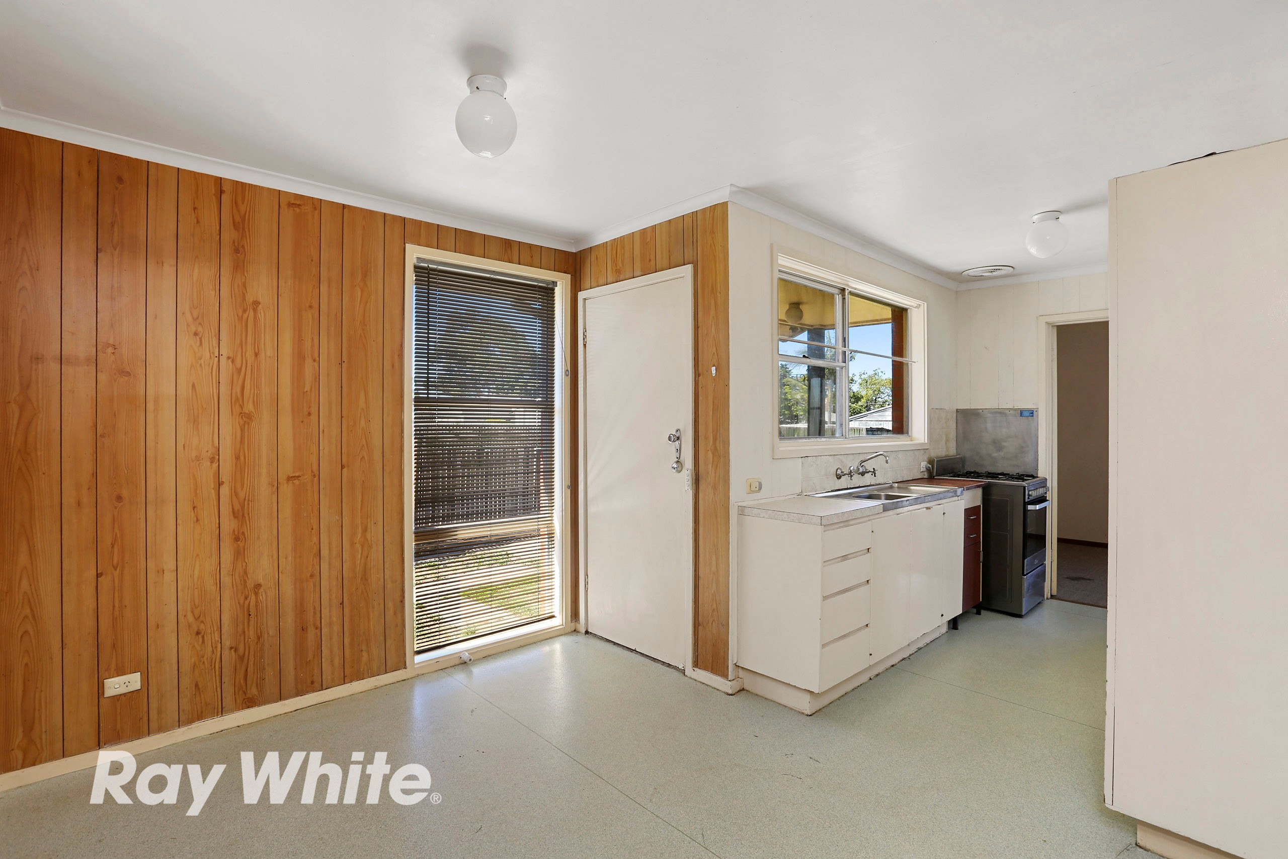 33 Carmarthen Drive, Corio, VIC 3214