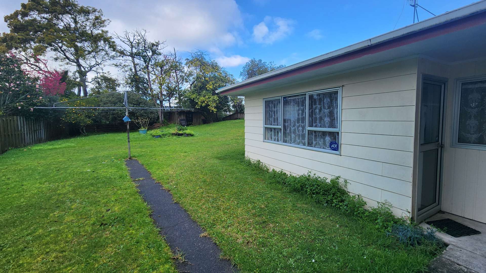 24 Tuhangi Street photo 2