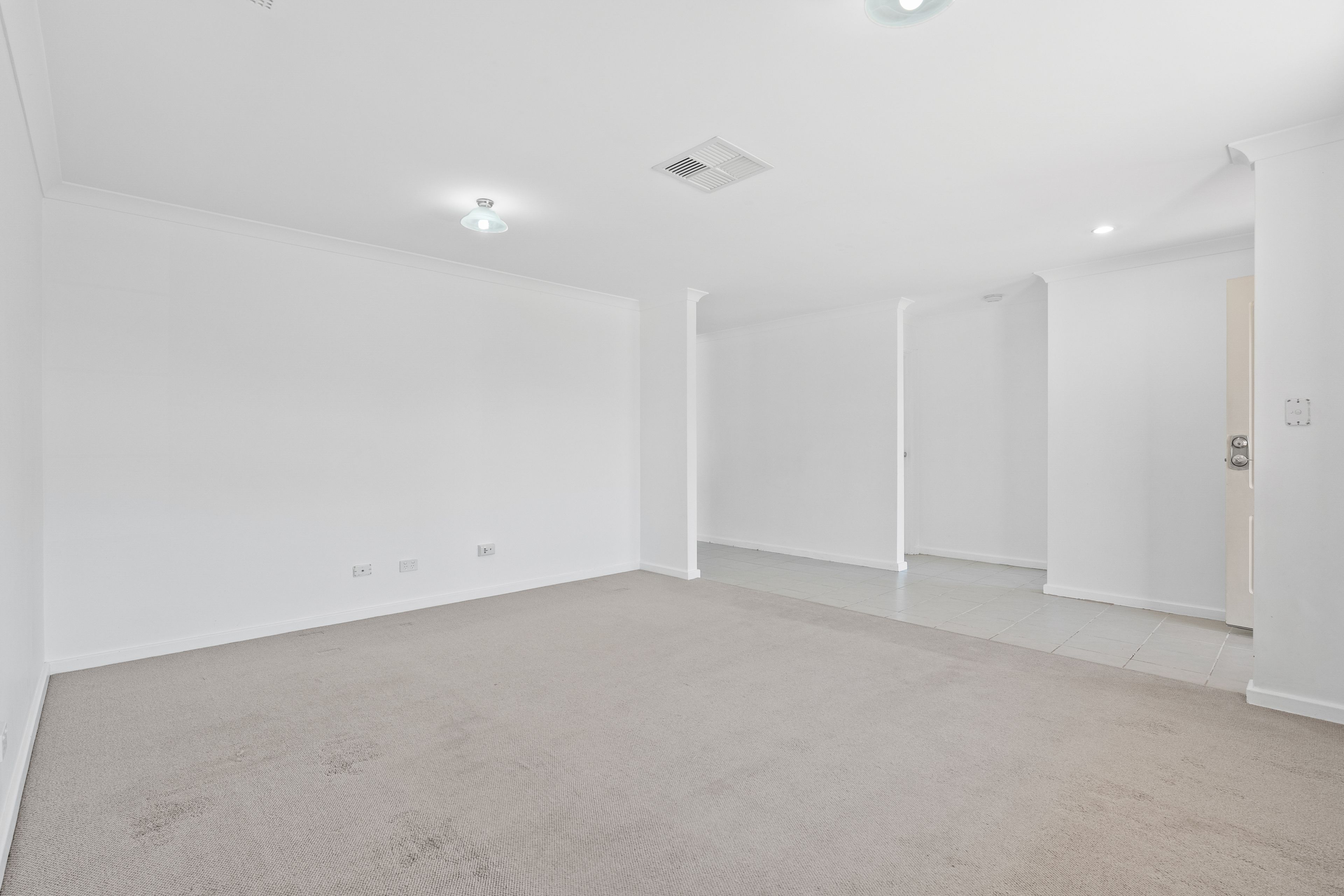 4 Oxenholme Way — photo 4 of 30