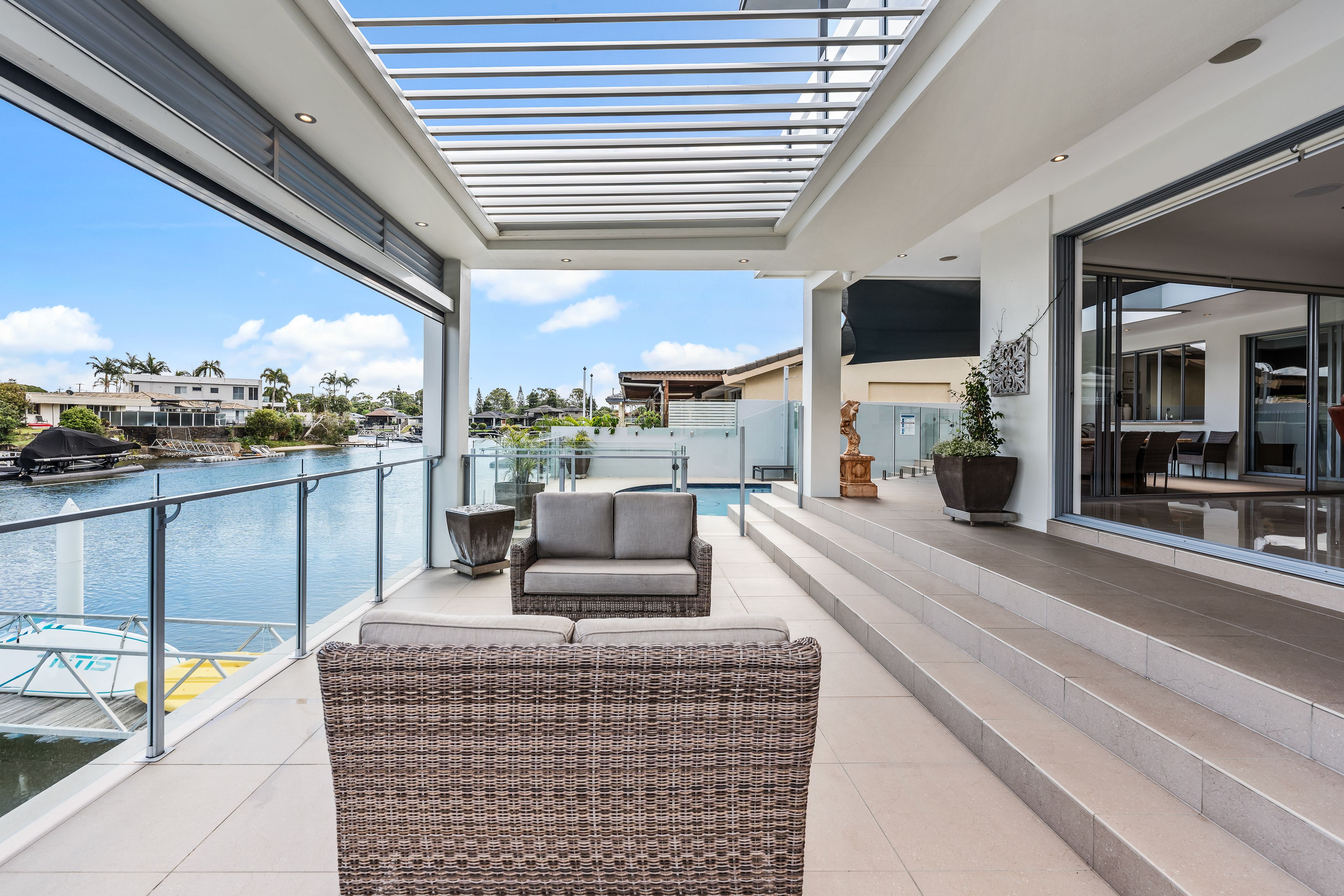 21 Etna Street, Isle Of Capri, QLD 4217