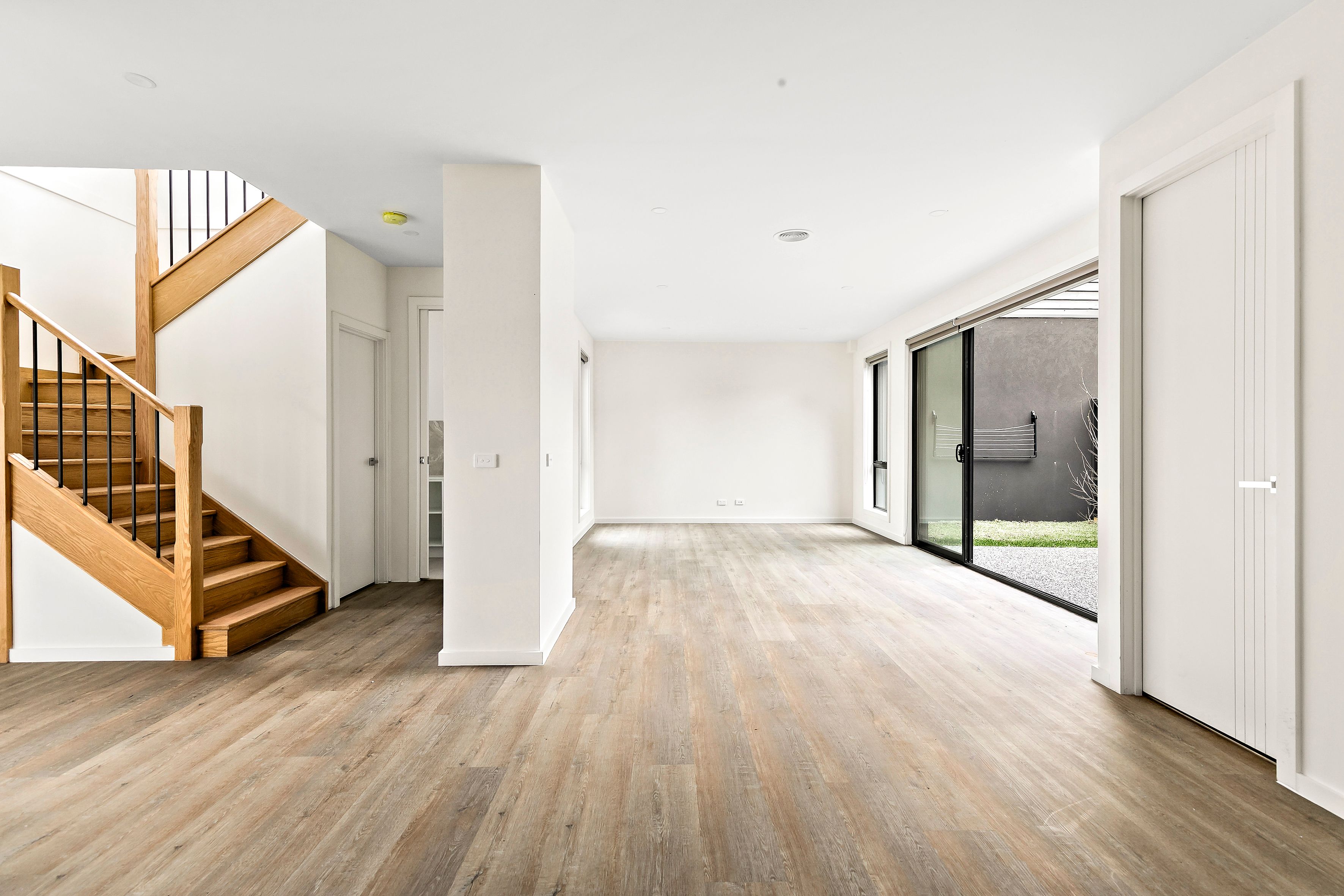 31 Everglade Crescent — photo 3 of 16
