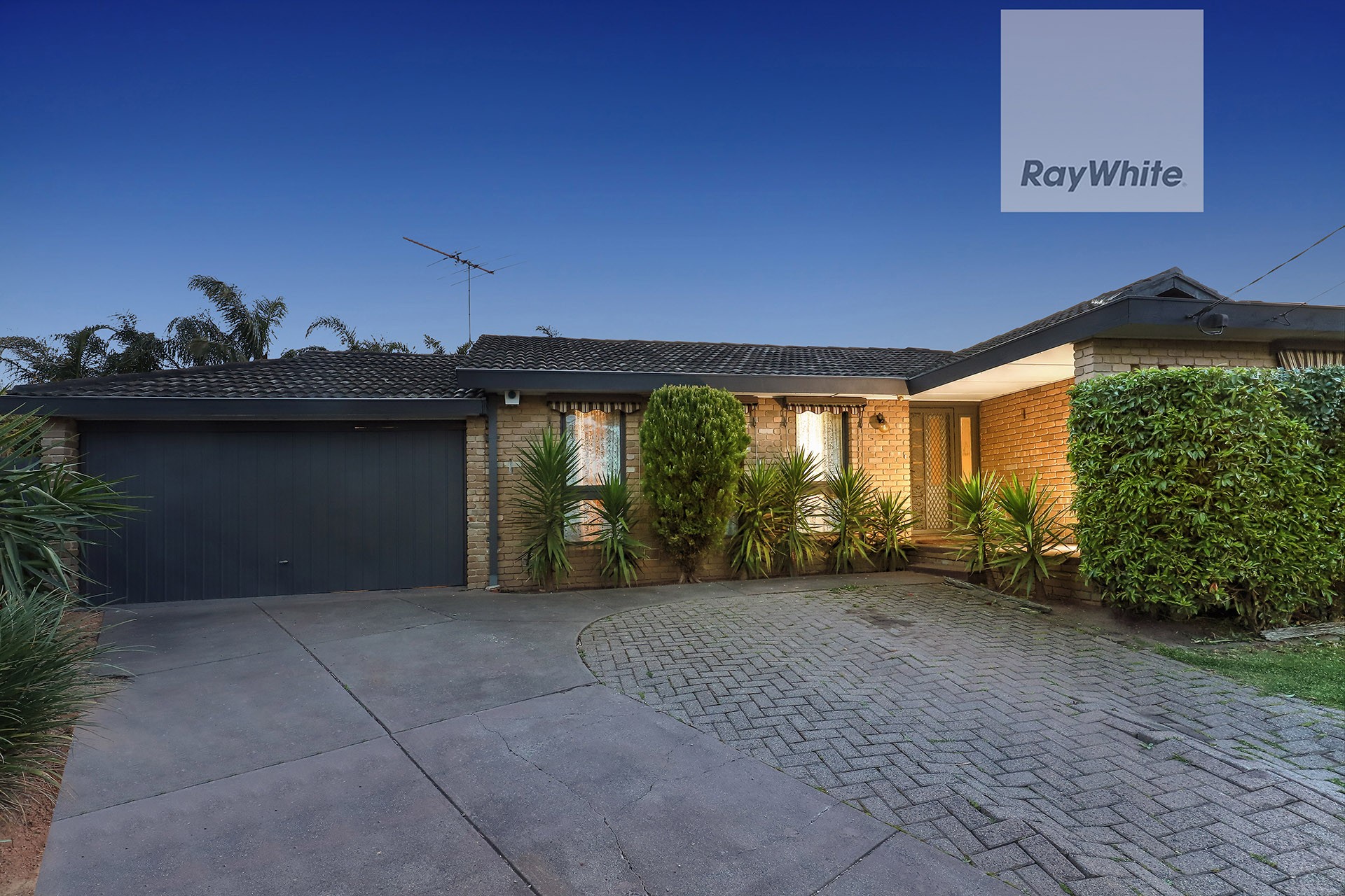 12 Highcliffe Close, Gladstone Park, VIC 3043