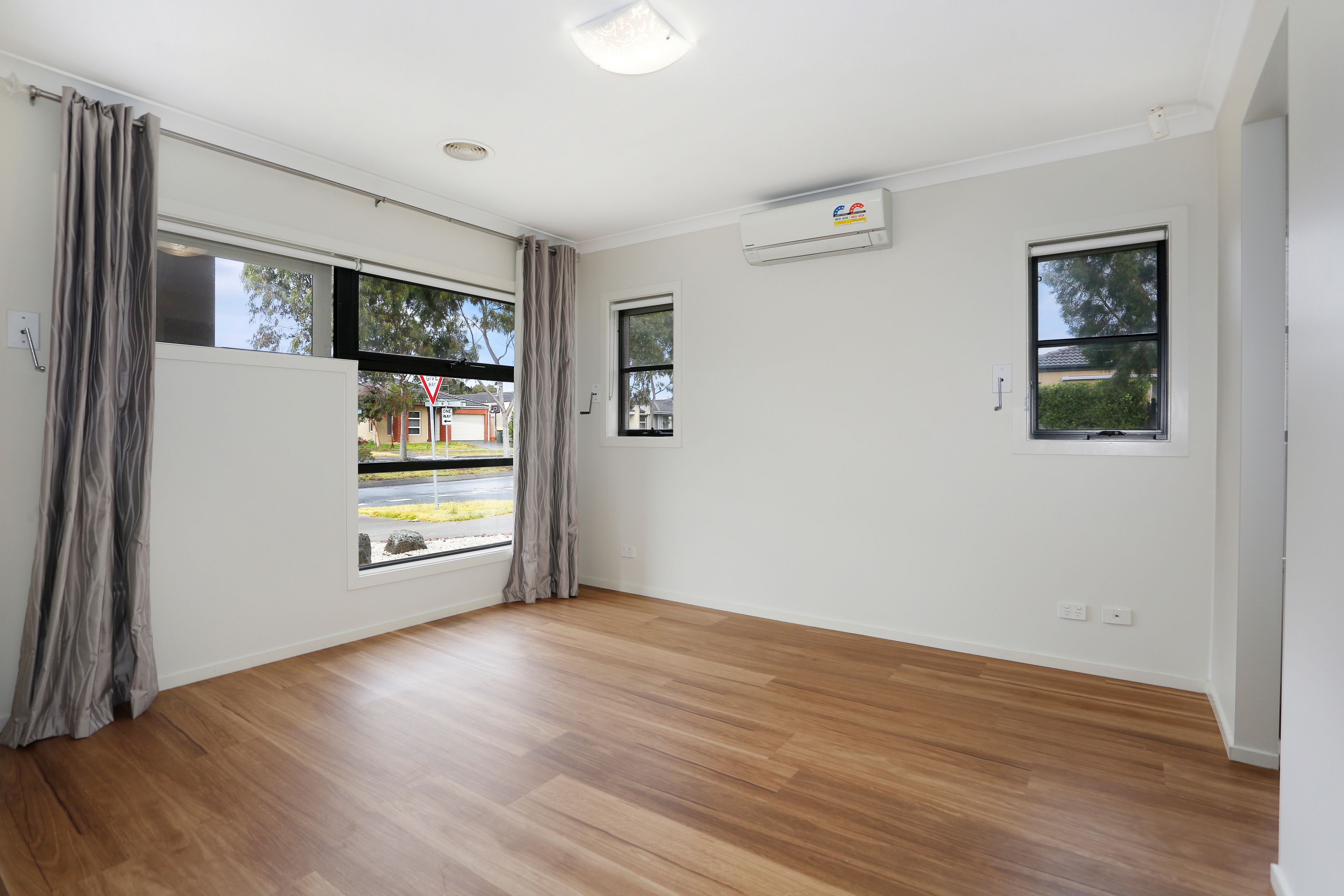 106 Everard Road — photo 4 of 6
