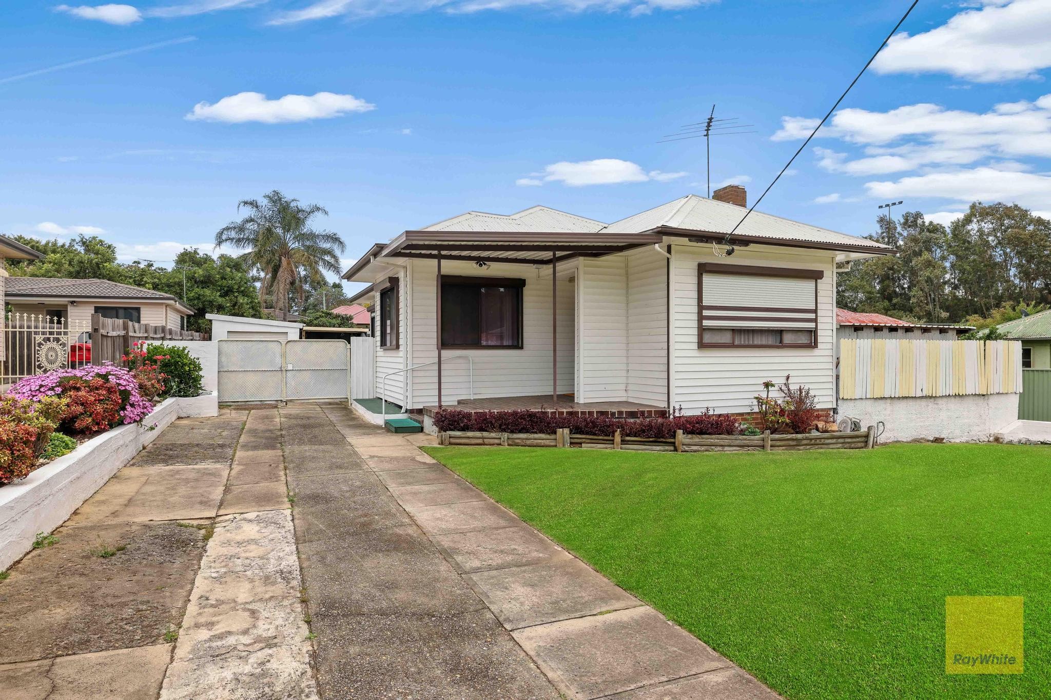 2 Sixth Avenue, Seven Hills, NSW 2147