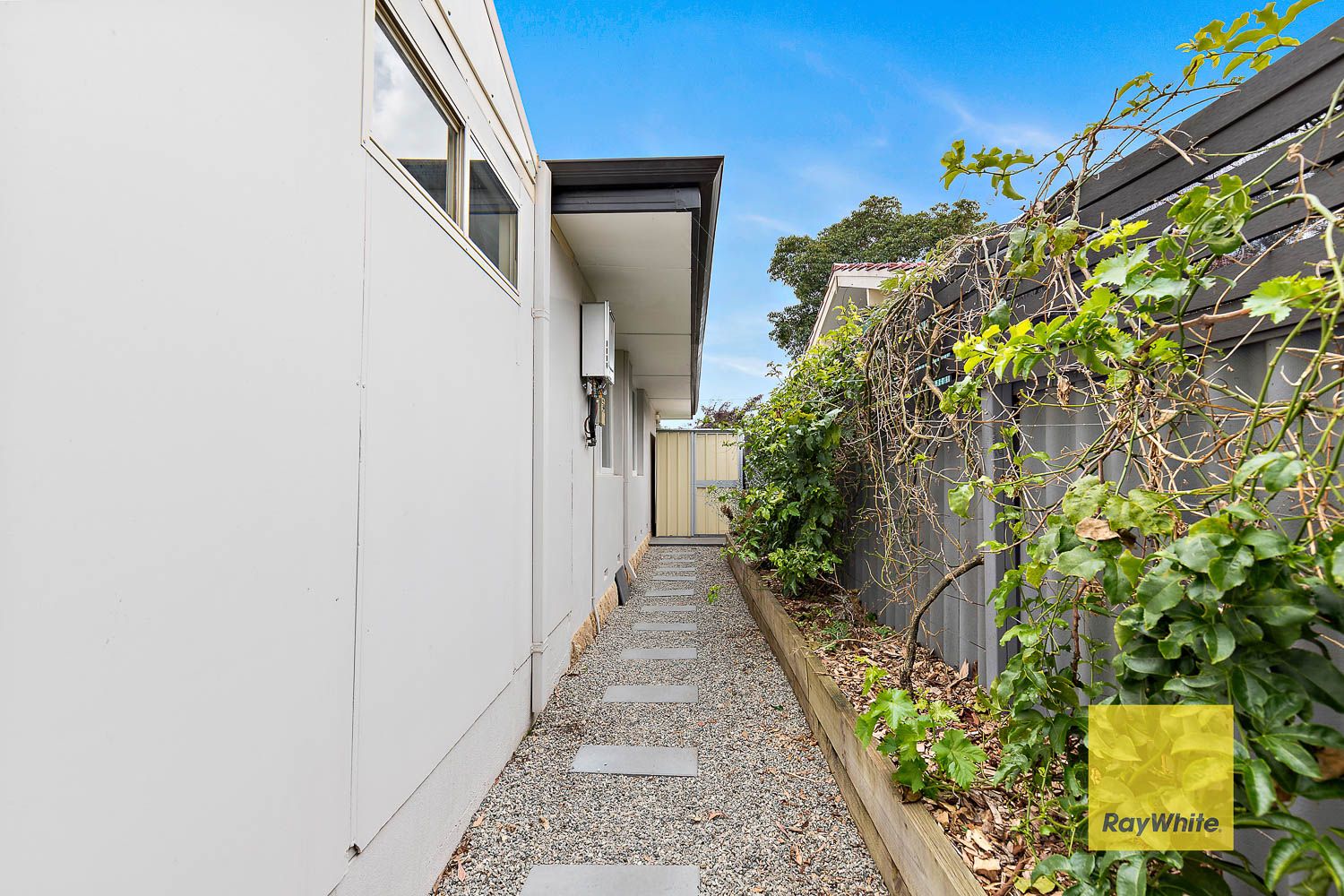 27 Glyndebourne Avenue — photo 18 of 23