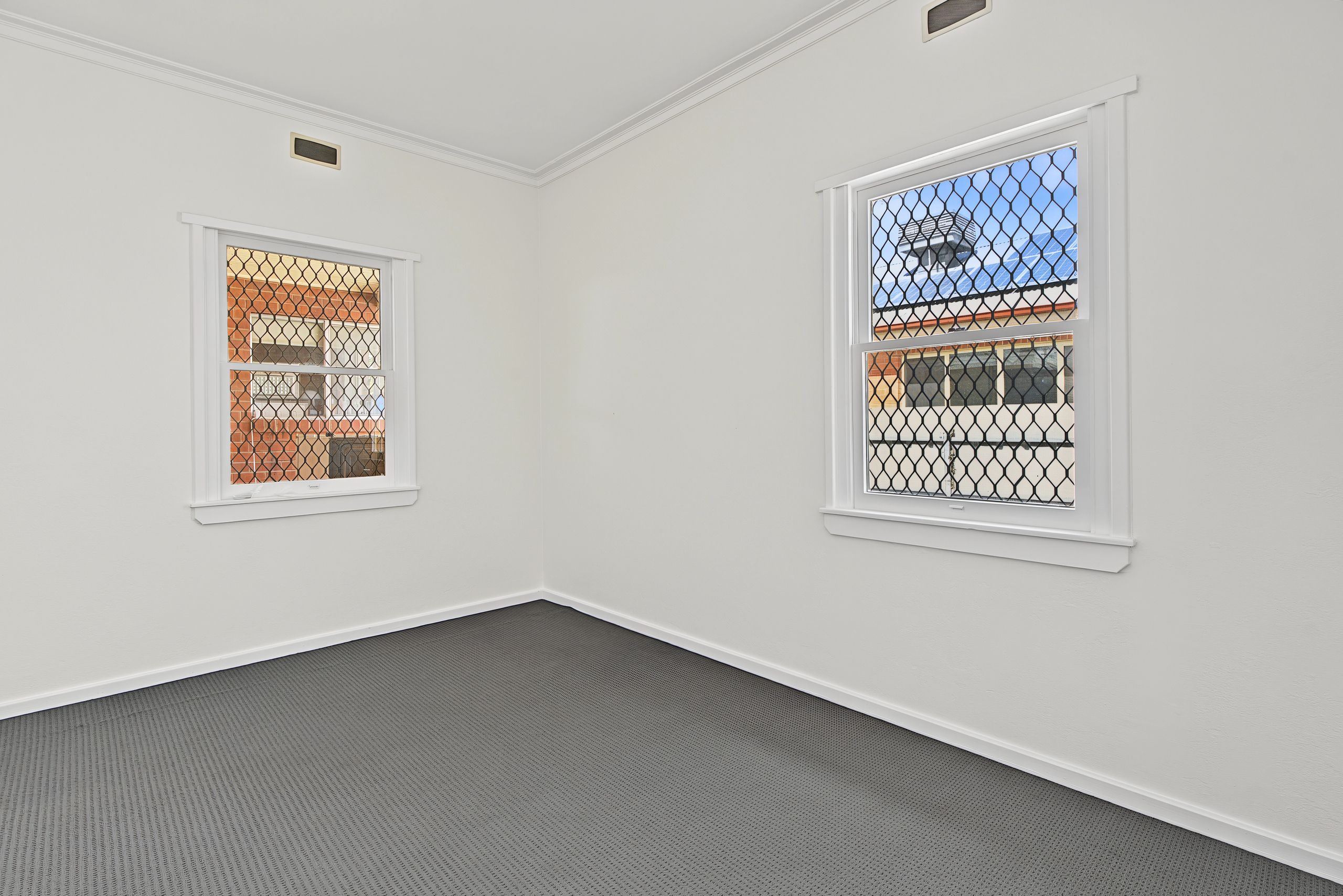 1/980 Sylvania Avenue — photo 7 of 10