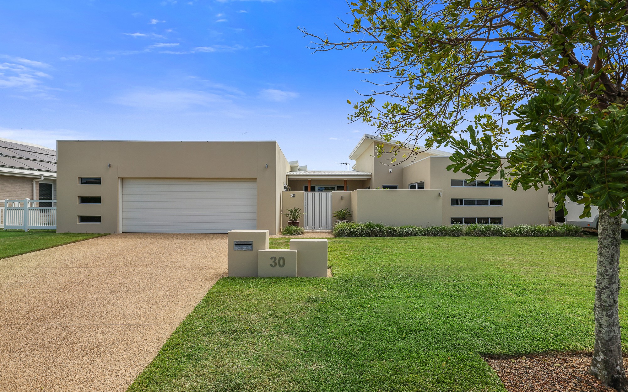 30 Bisdee Street, Coral Cove, QLD 4670