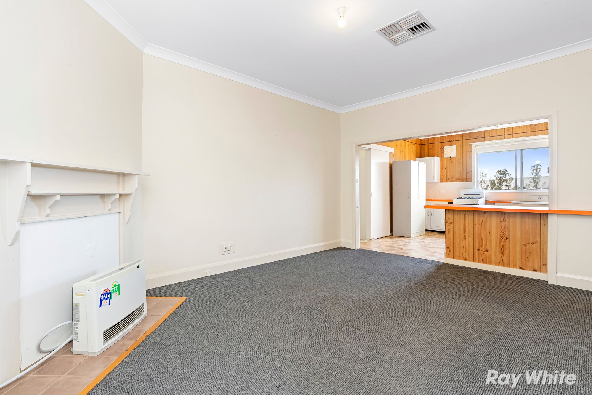 44 Park Lane — photo 3 of 15