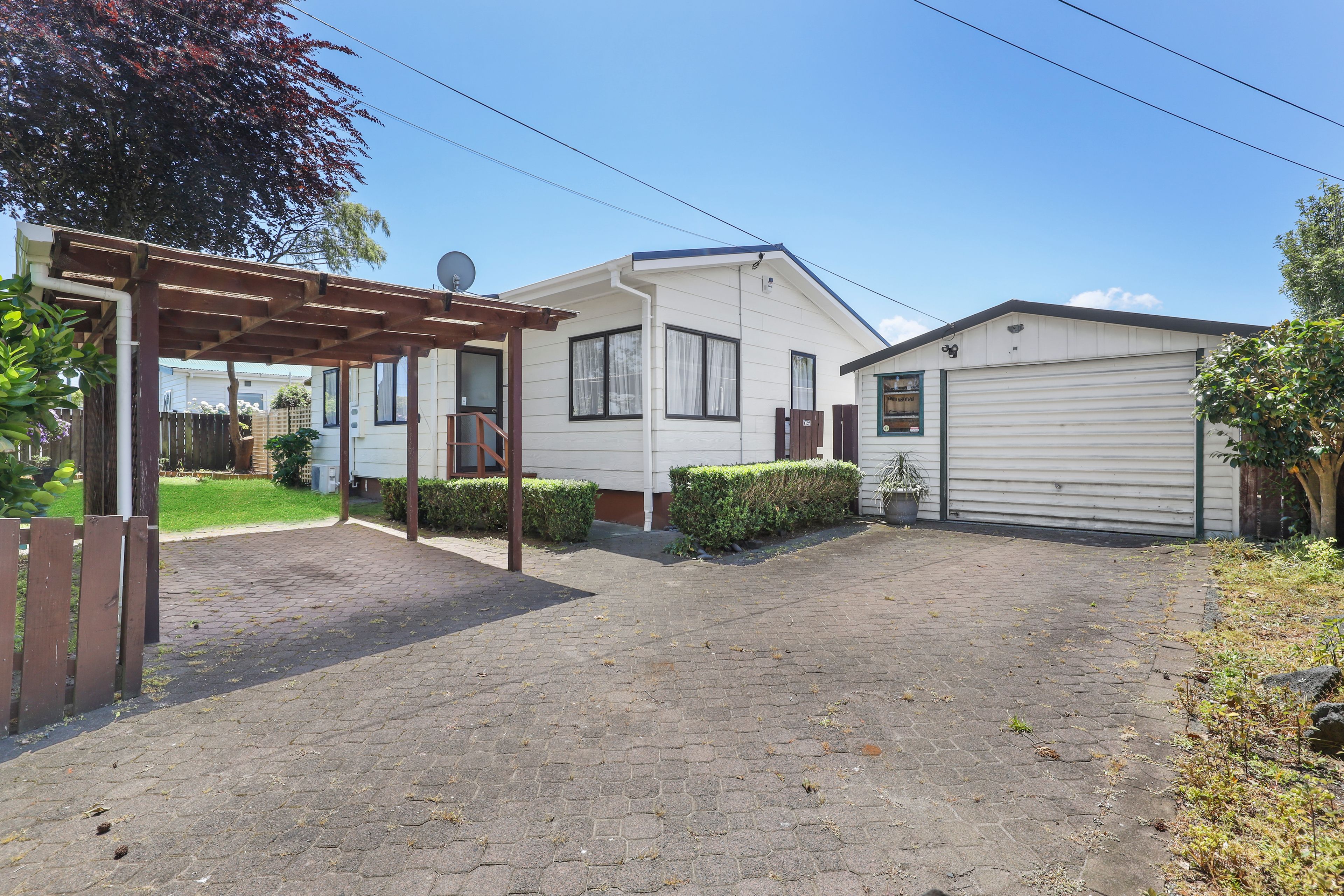 11 Waiari Road, Conifer Grove, Manukau City
